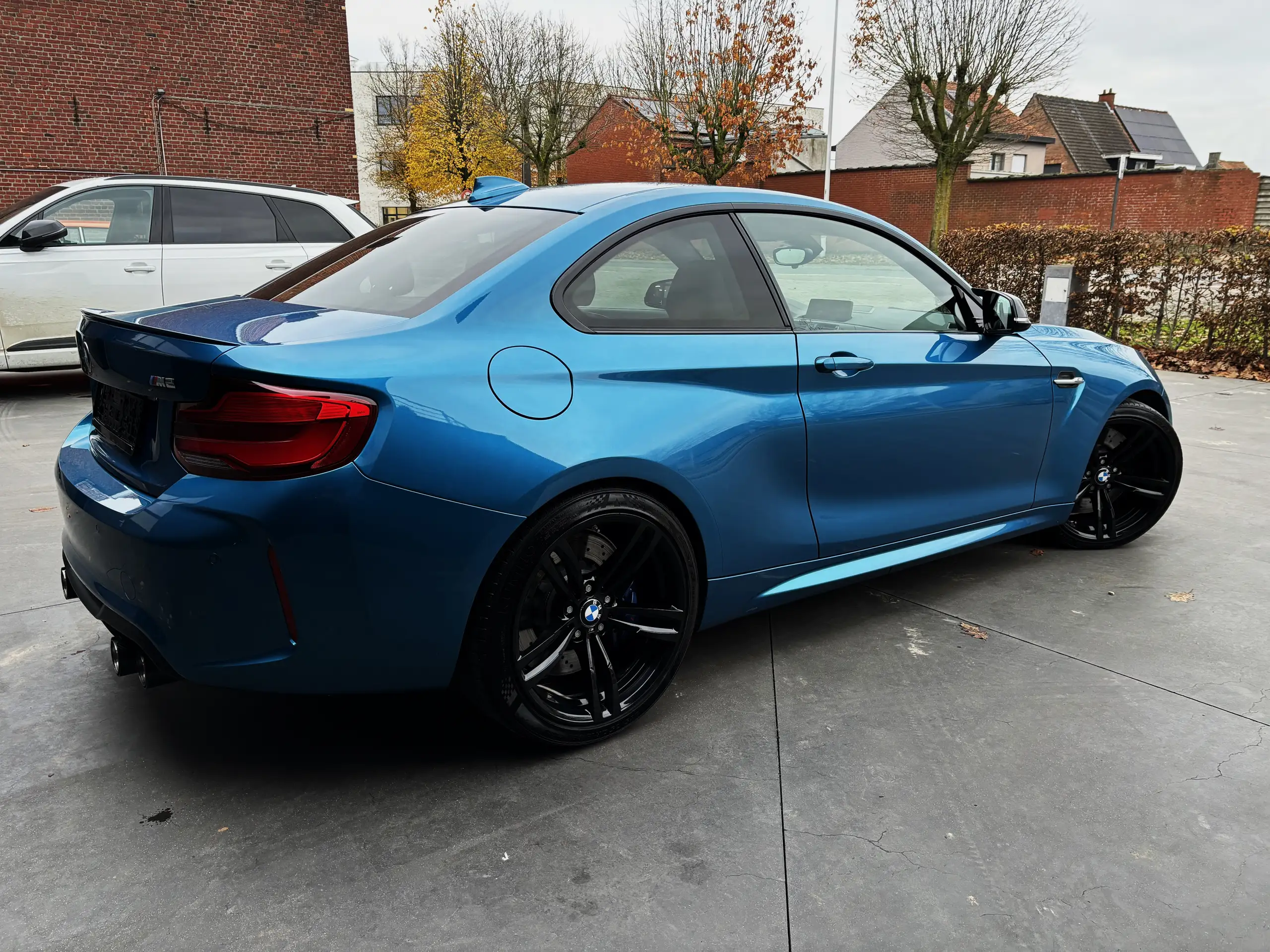 BMW - M2