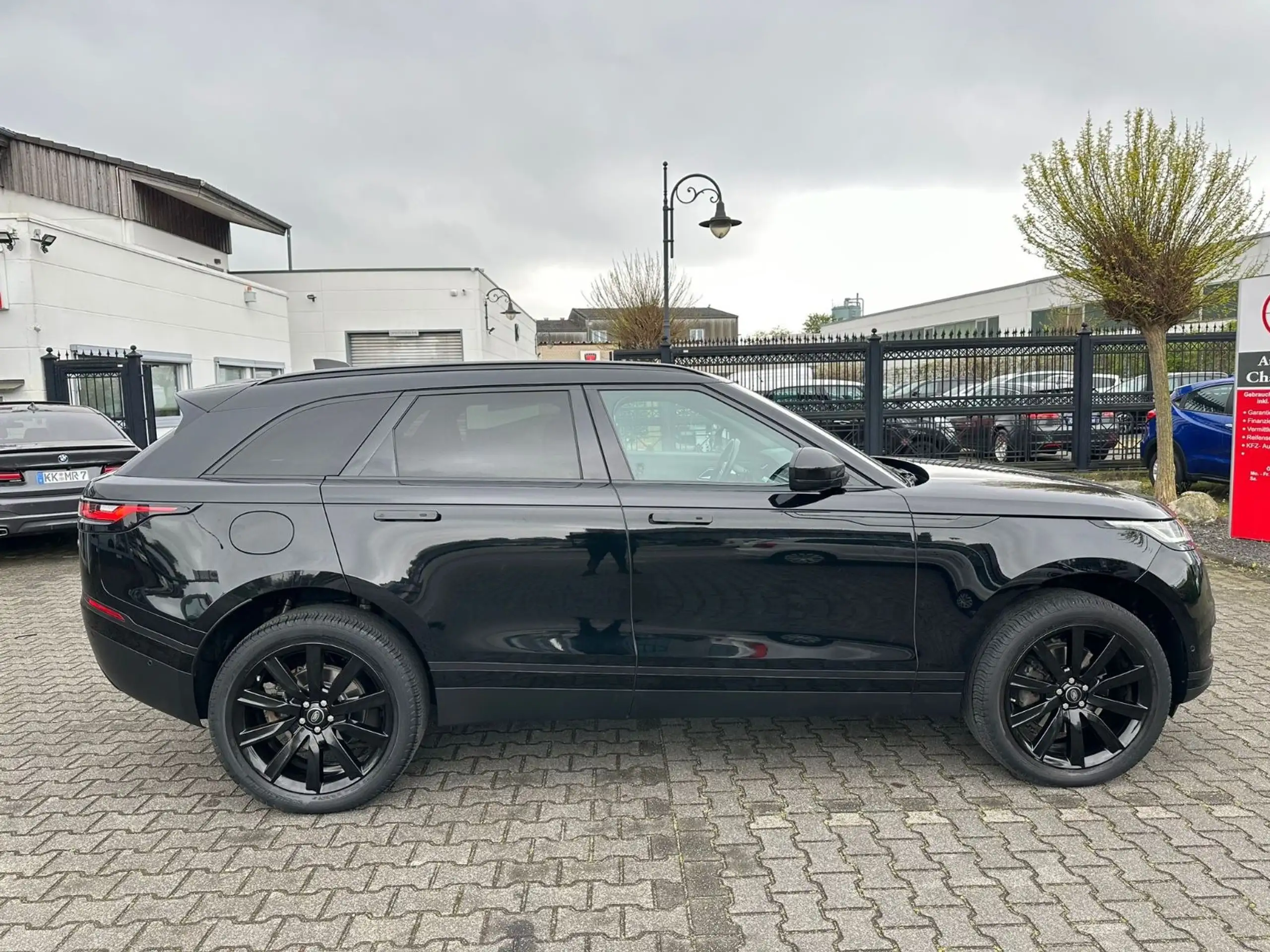 Land Rover - Range Rover Velar