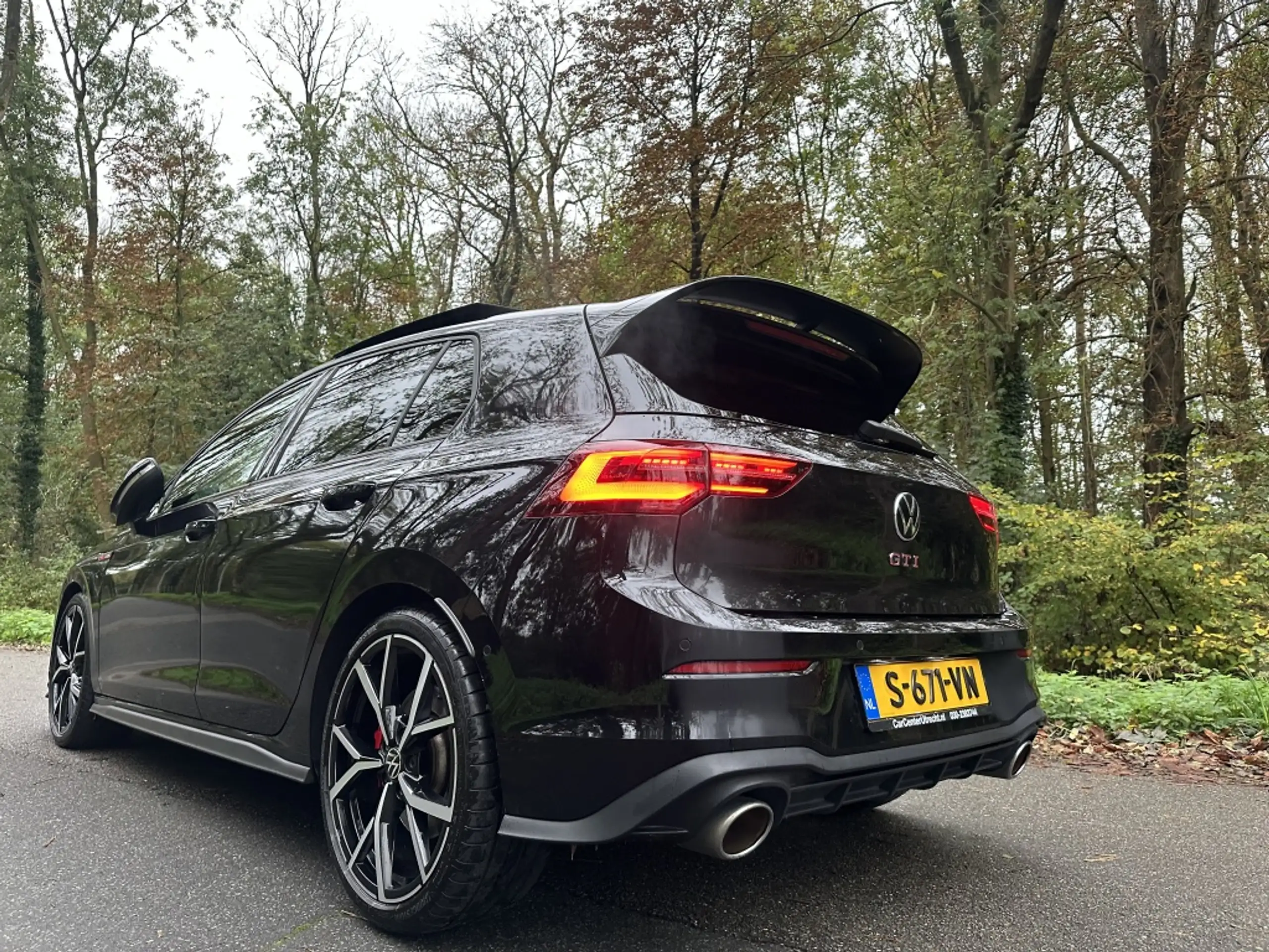 Volkswagen - Golf GTI