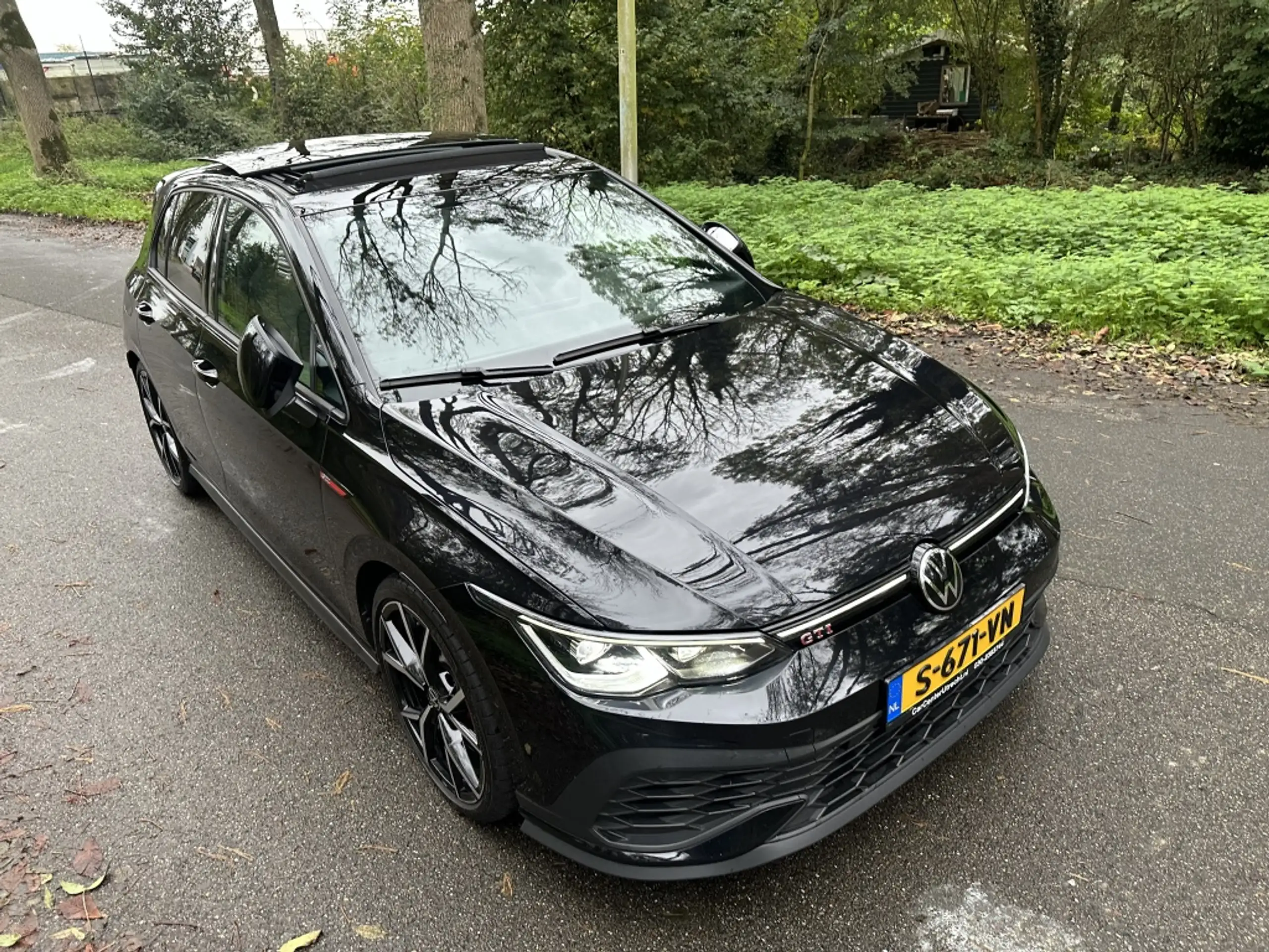 Volkswagen - Golf GTI