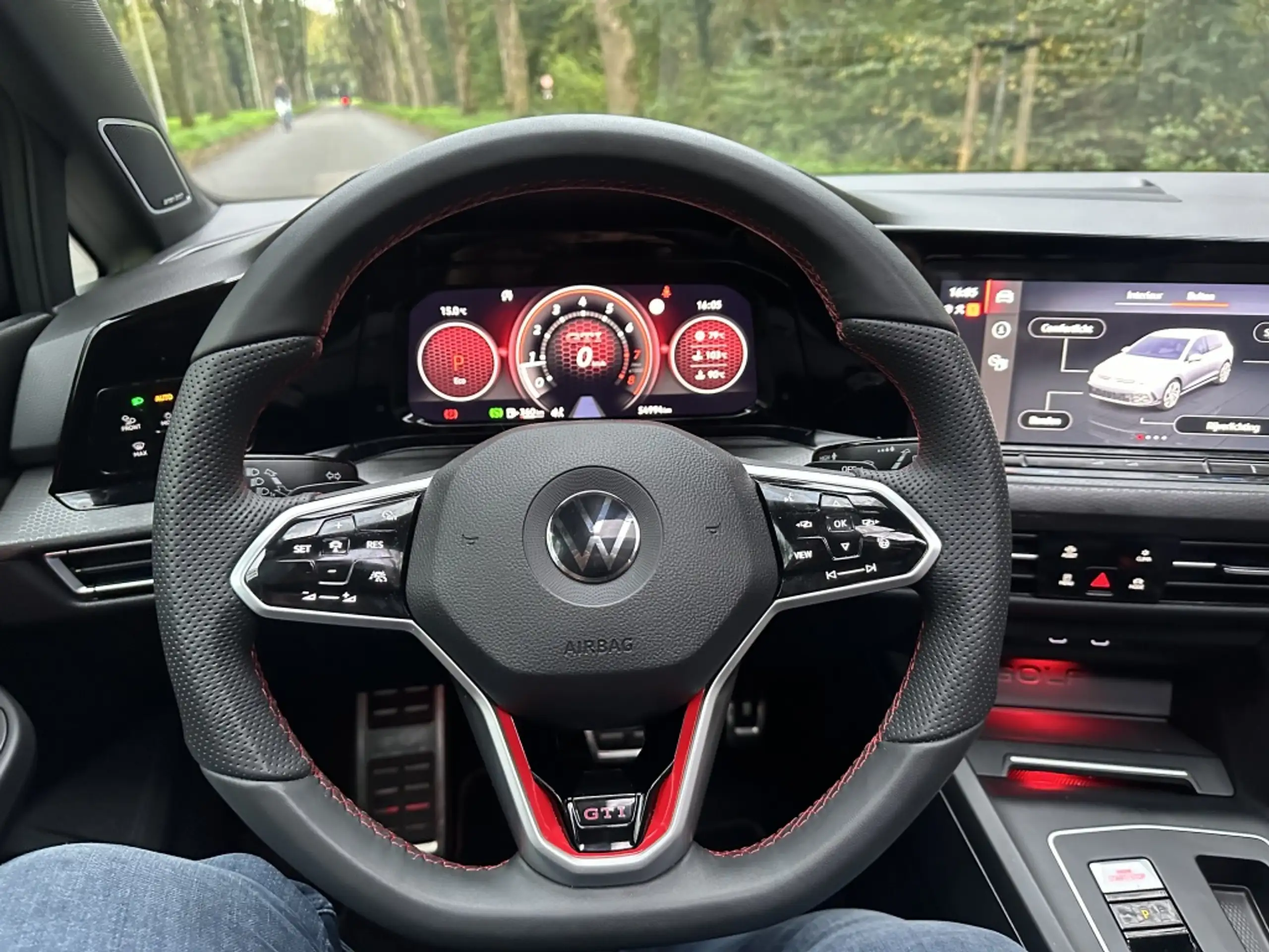 Volkswagen - Golf GTI