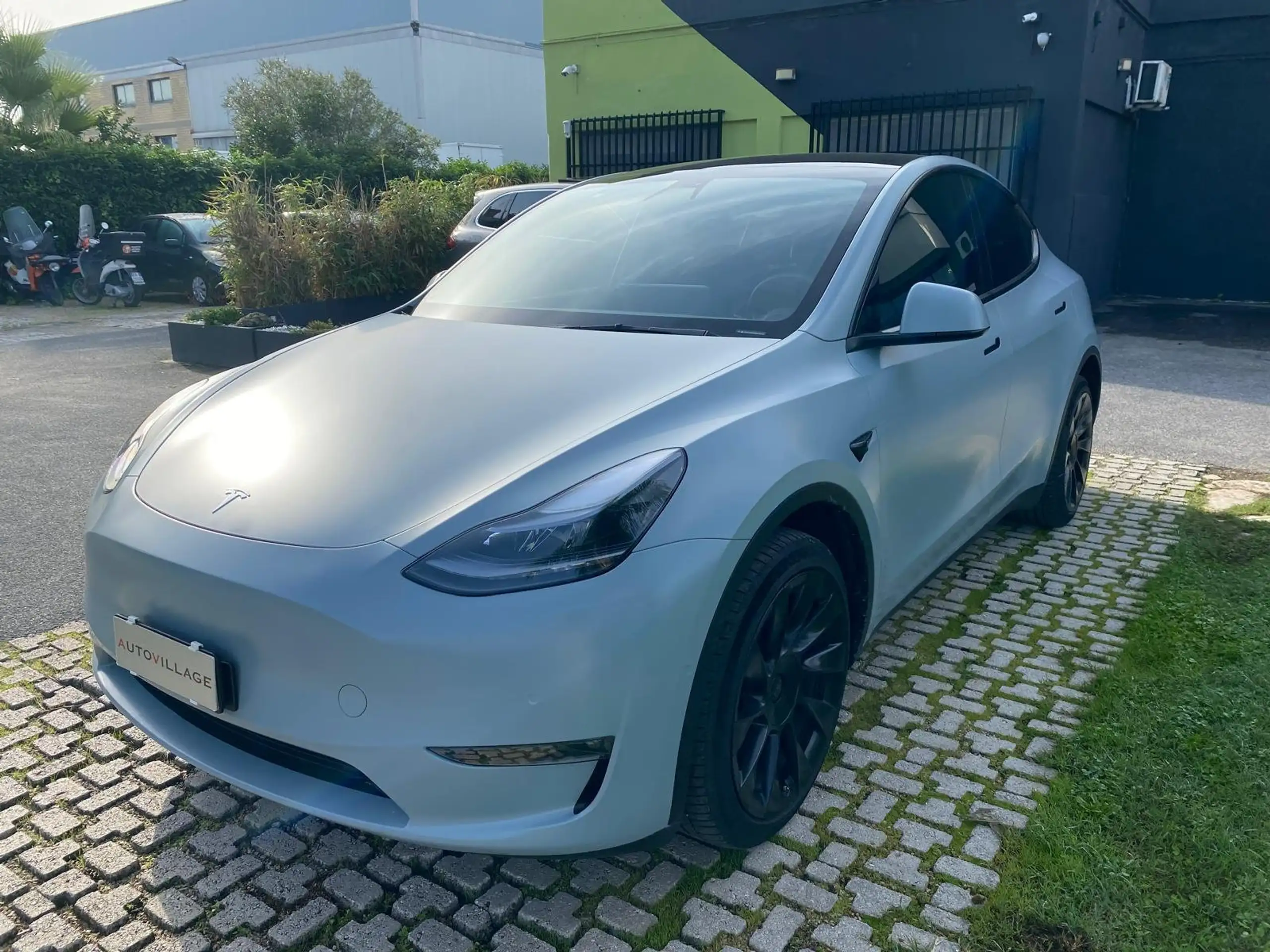 Tesla - Model Y