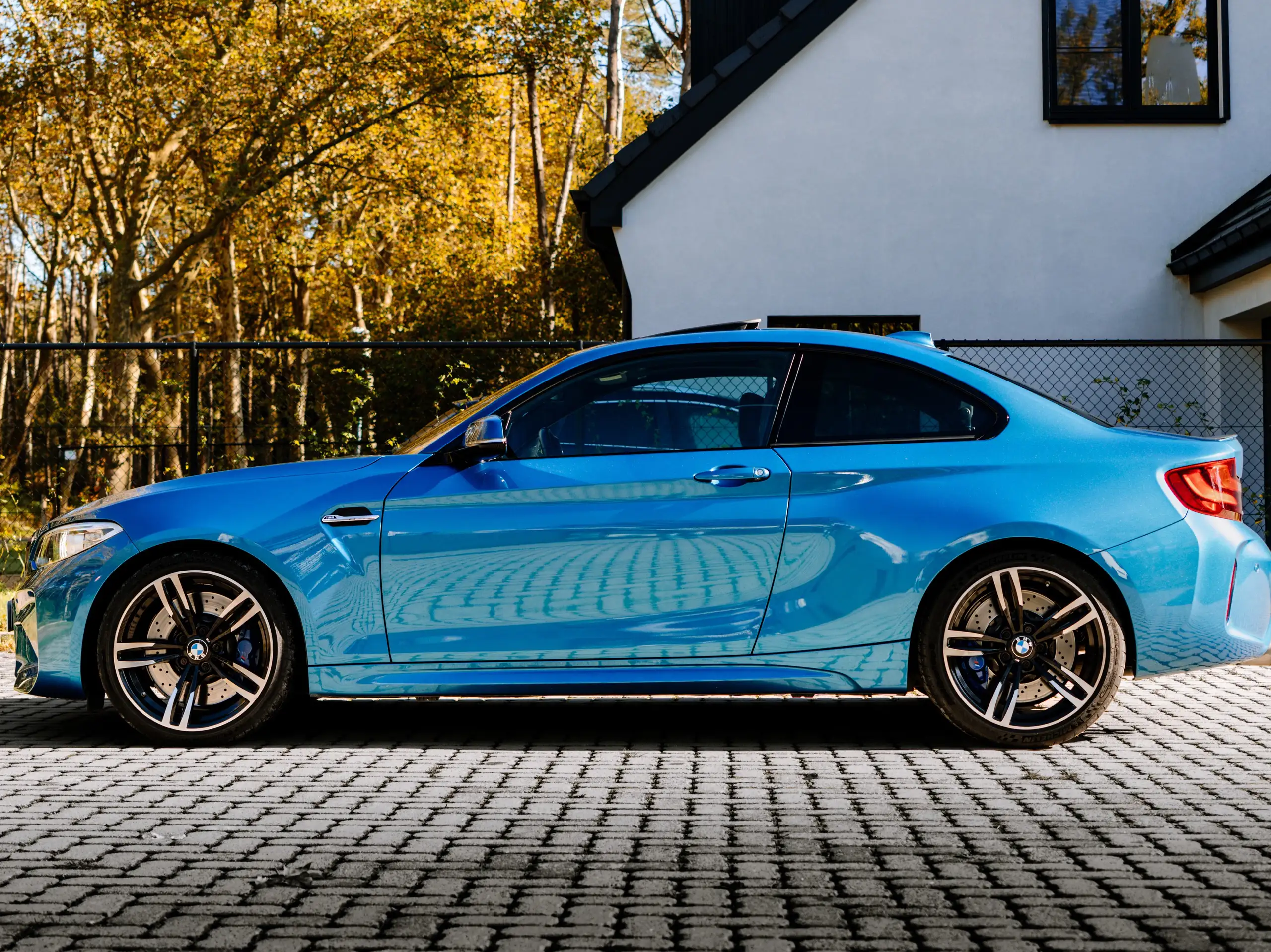 BMW - M2