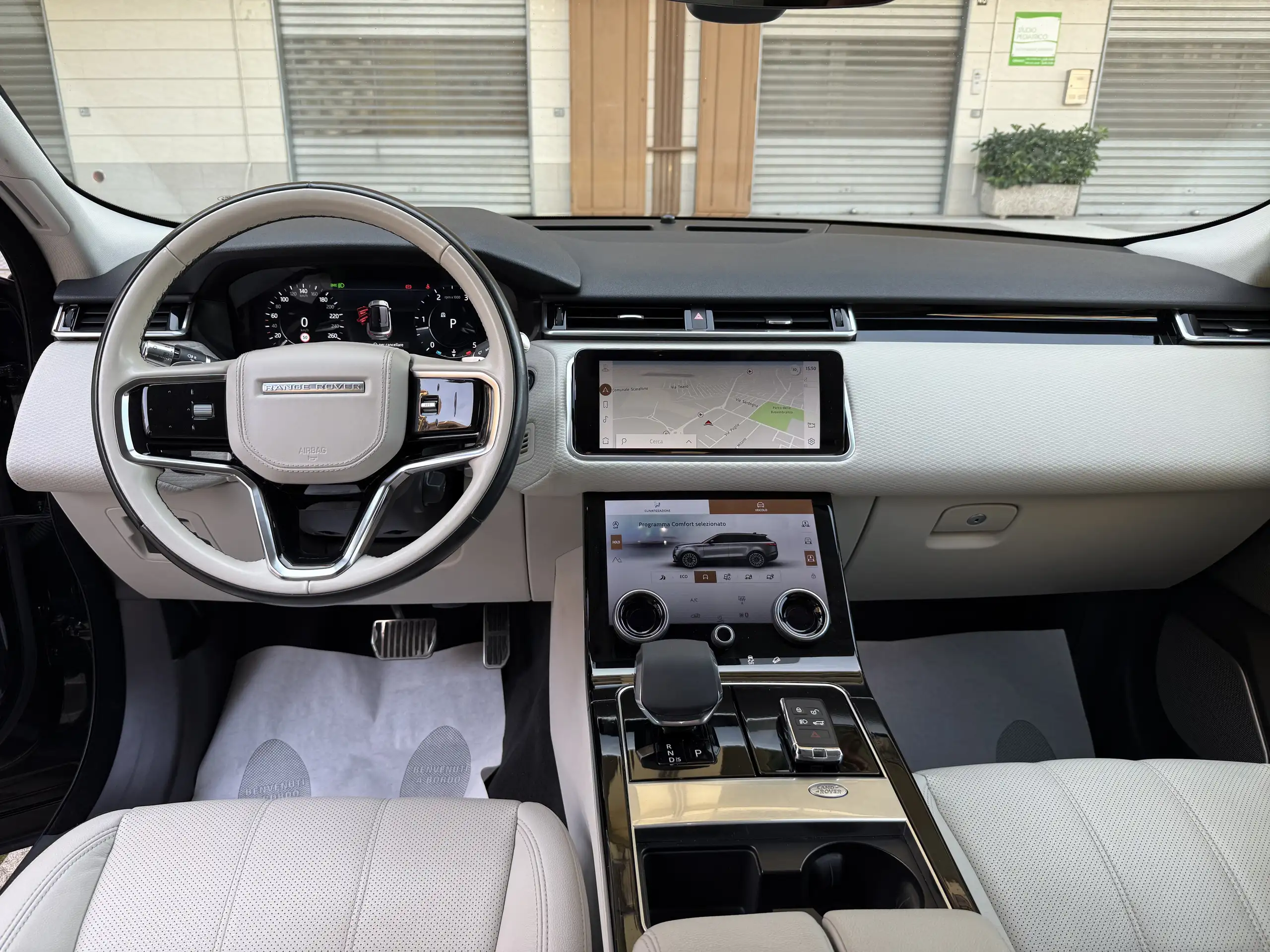 Land Rover - Range Rover Velar