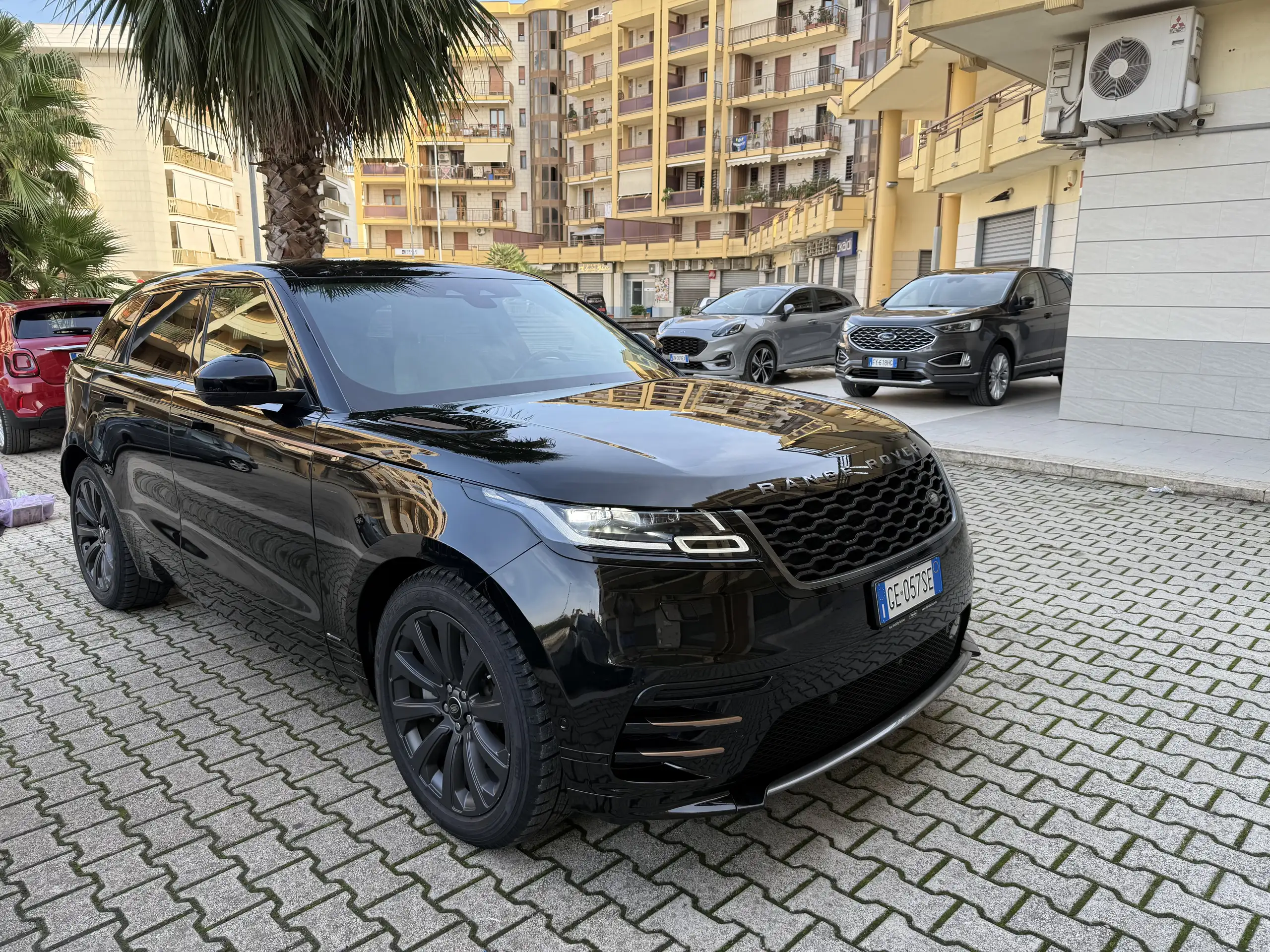 Land Rover - Range Rover Velar