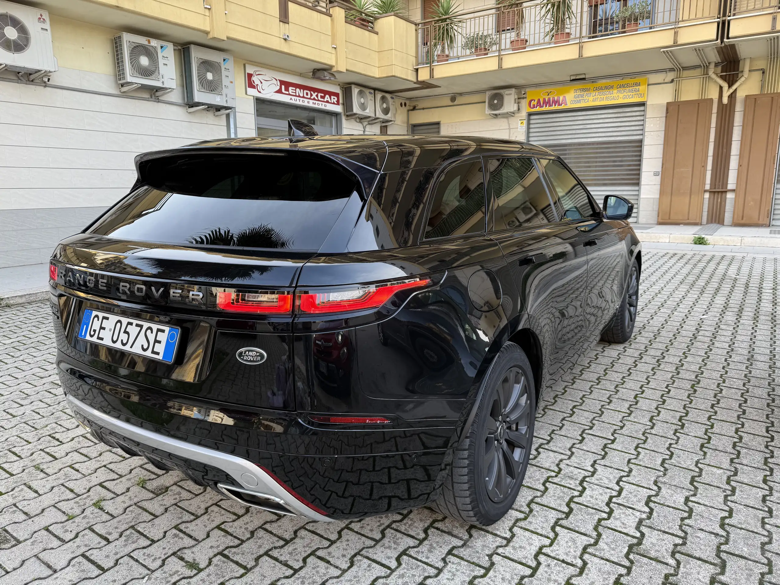 Land Rover - Range Rover Velar