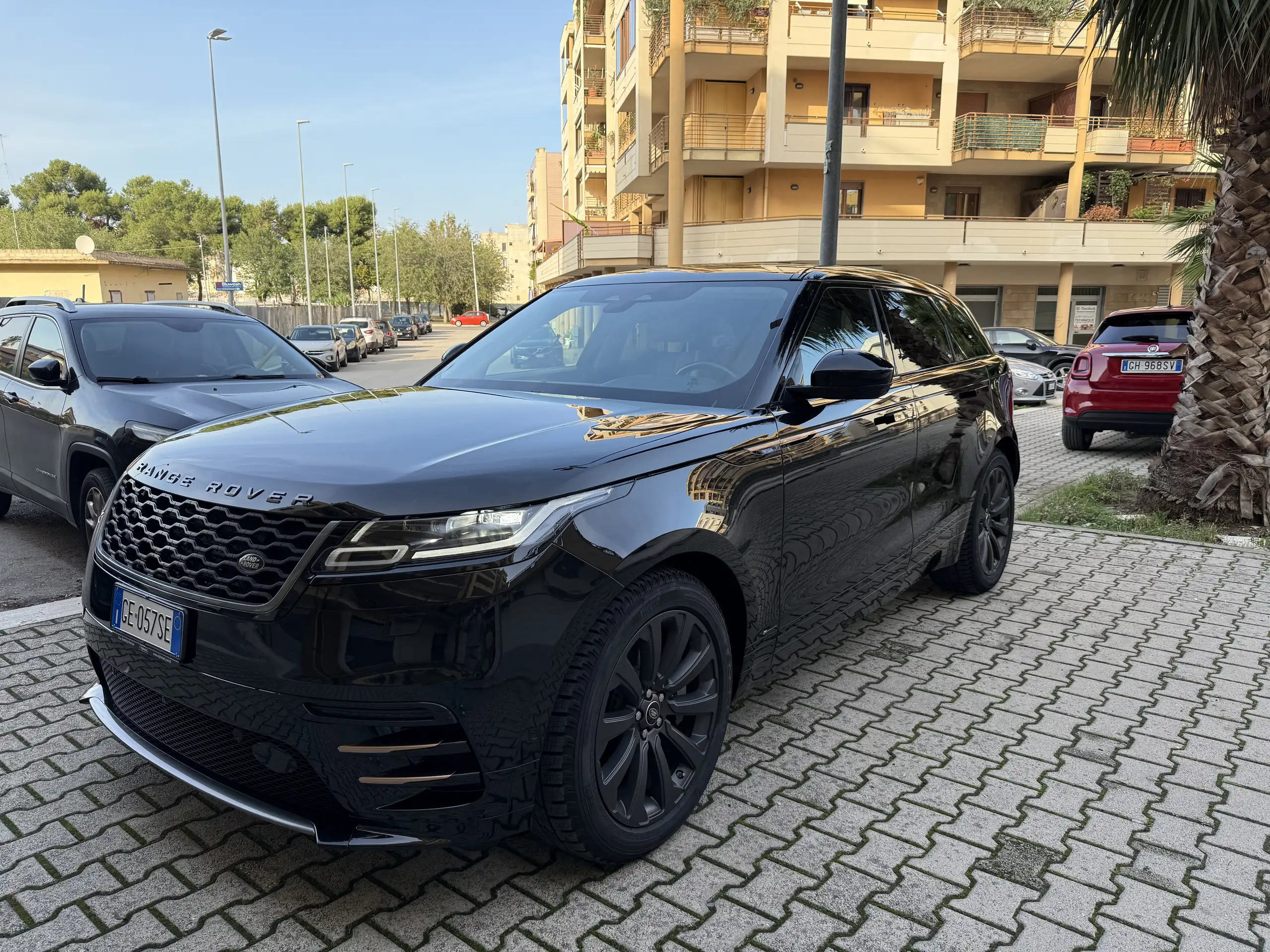 Land Rover - Range Rover Velar