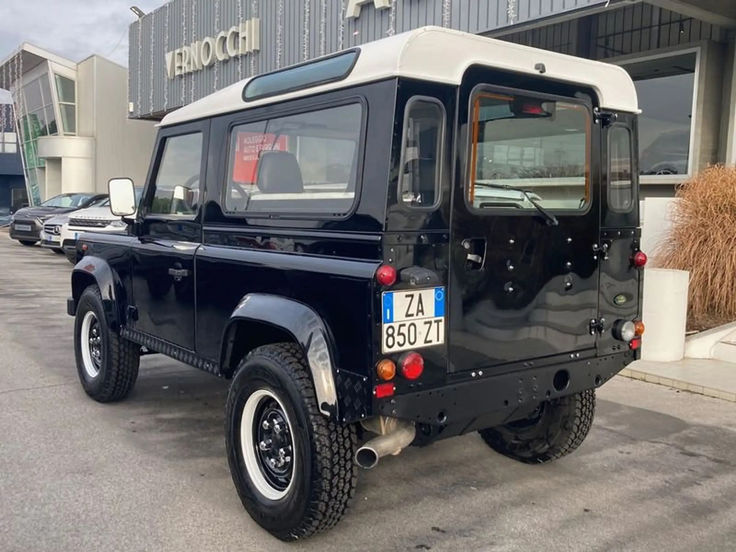 Land Rover - Defender