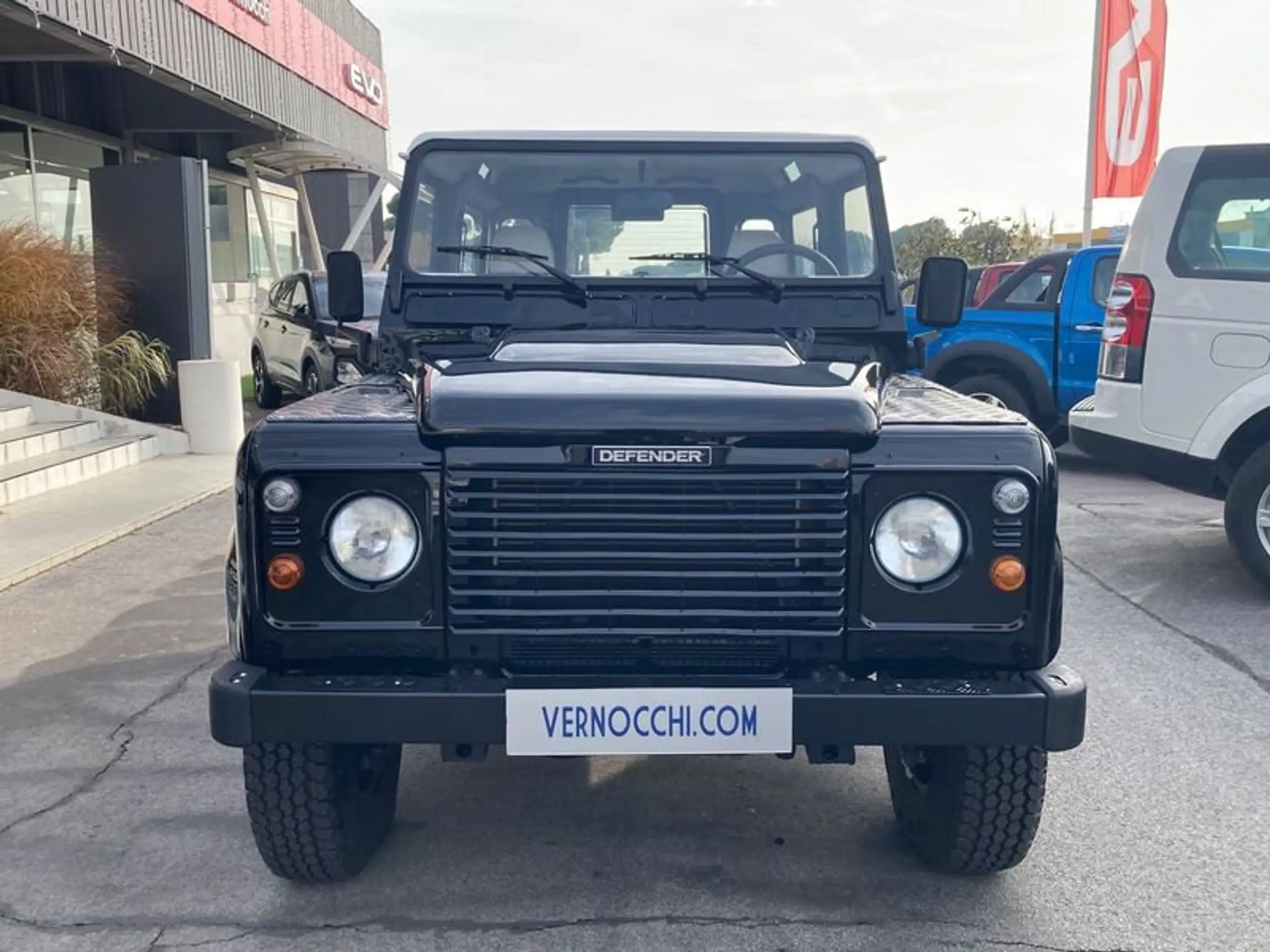 Land Rover - Defender