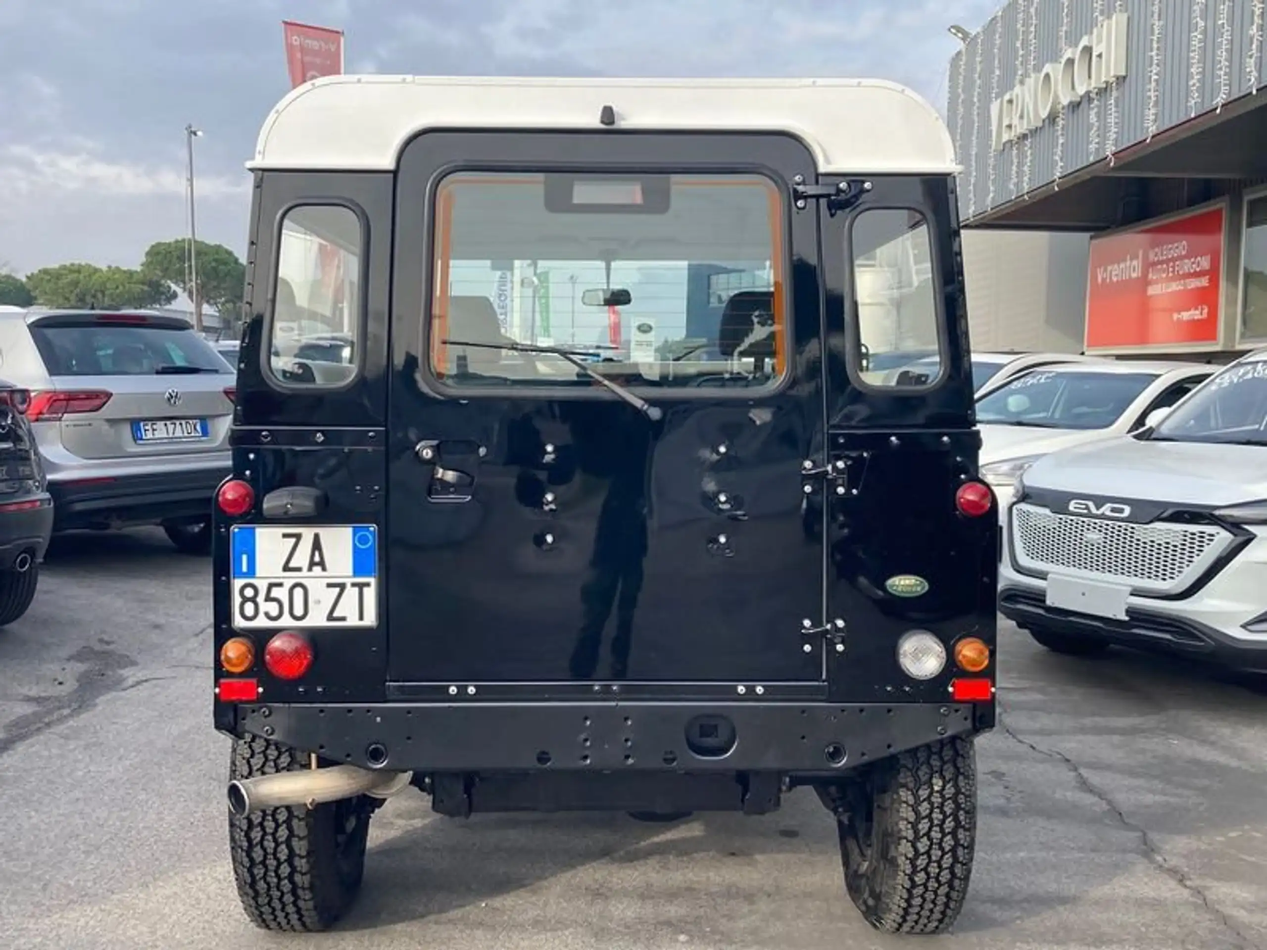 Land Rover - Defender