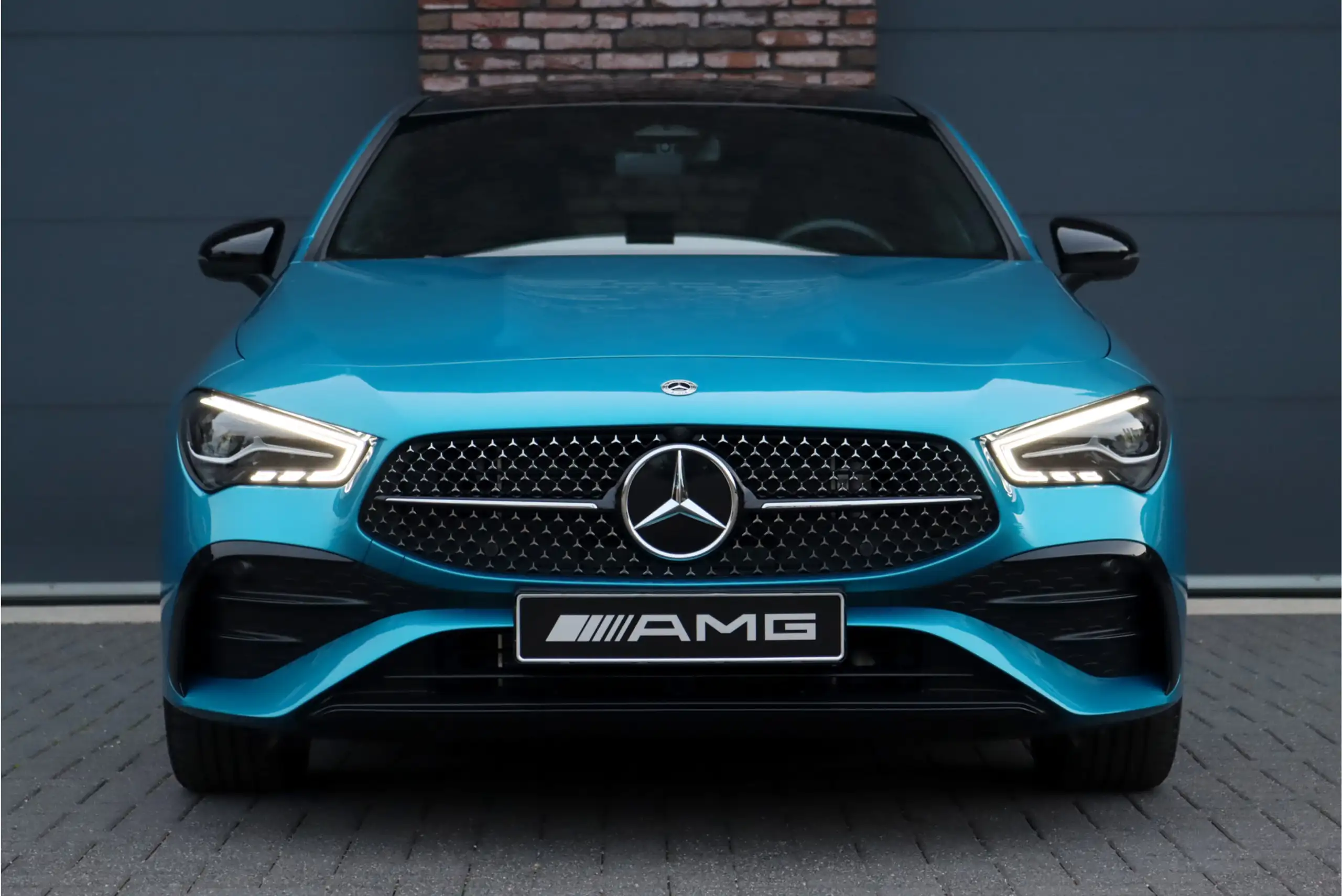 Mercedes-Benz - CLA 250