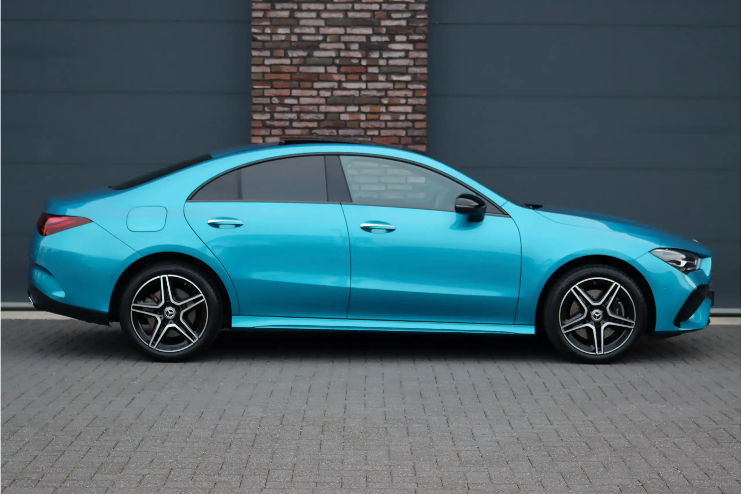 Mercedes-Benz - CLA 250