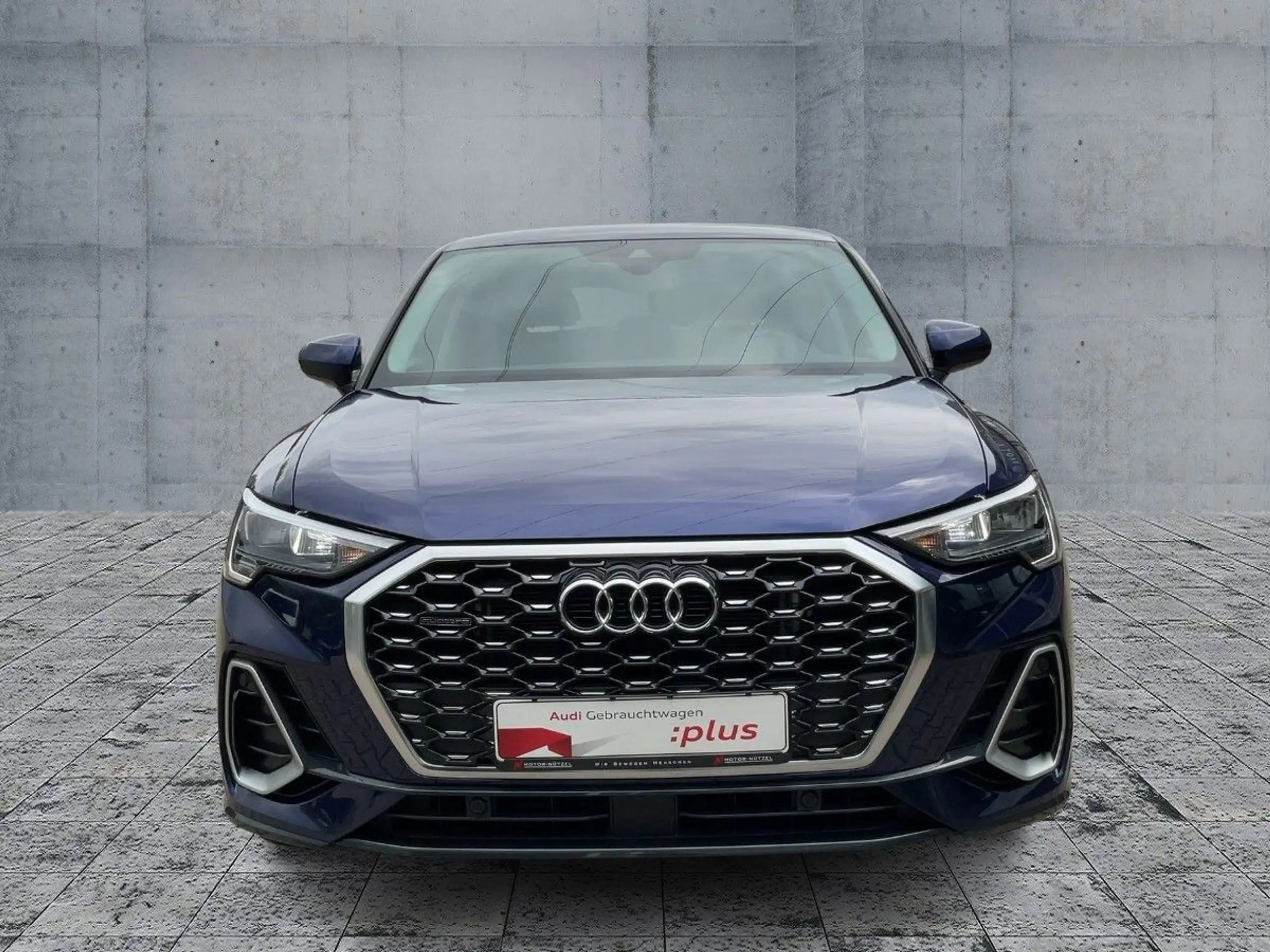 Audi - Q3