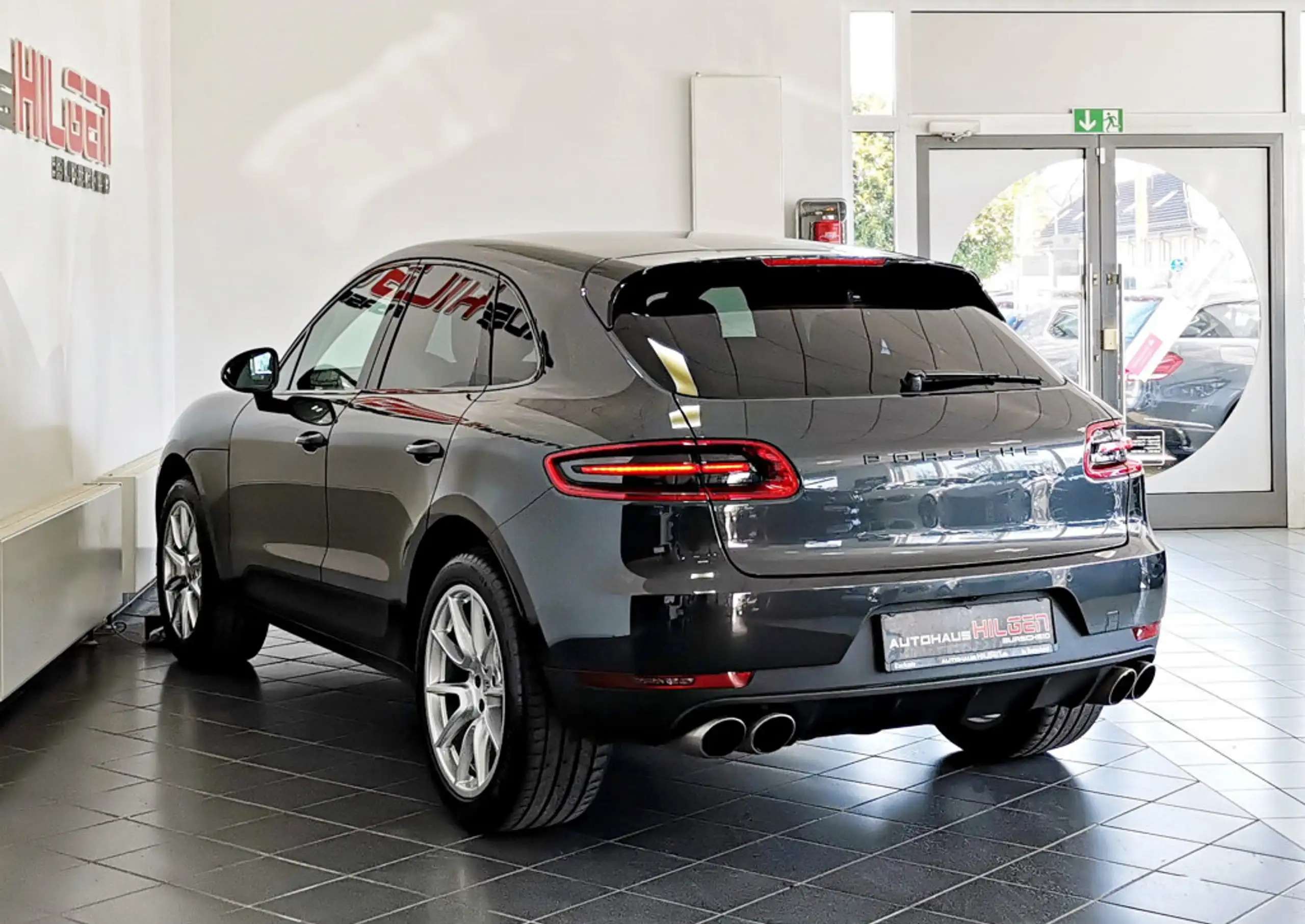 Porsche - Macan