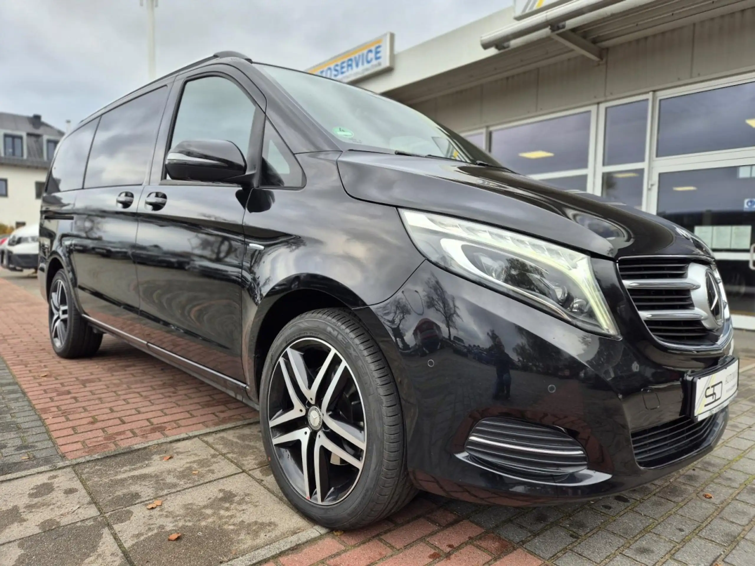 Mercedes-Benz - V 250