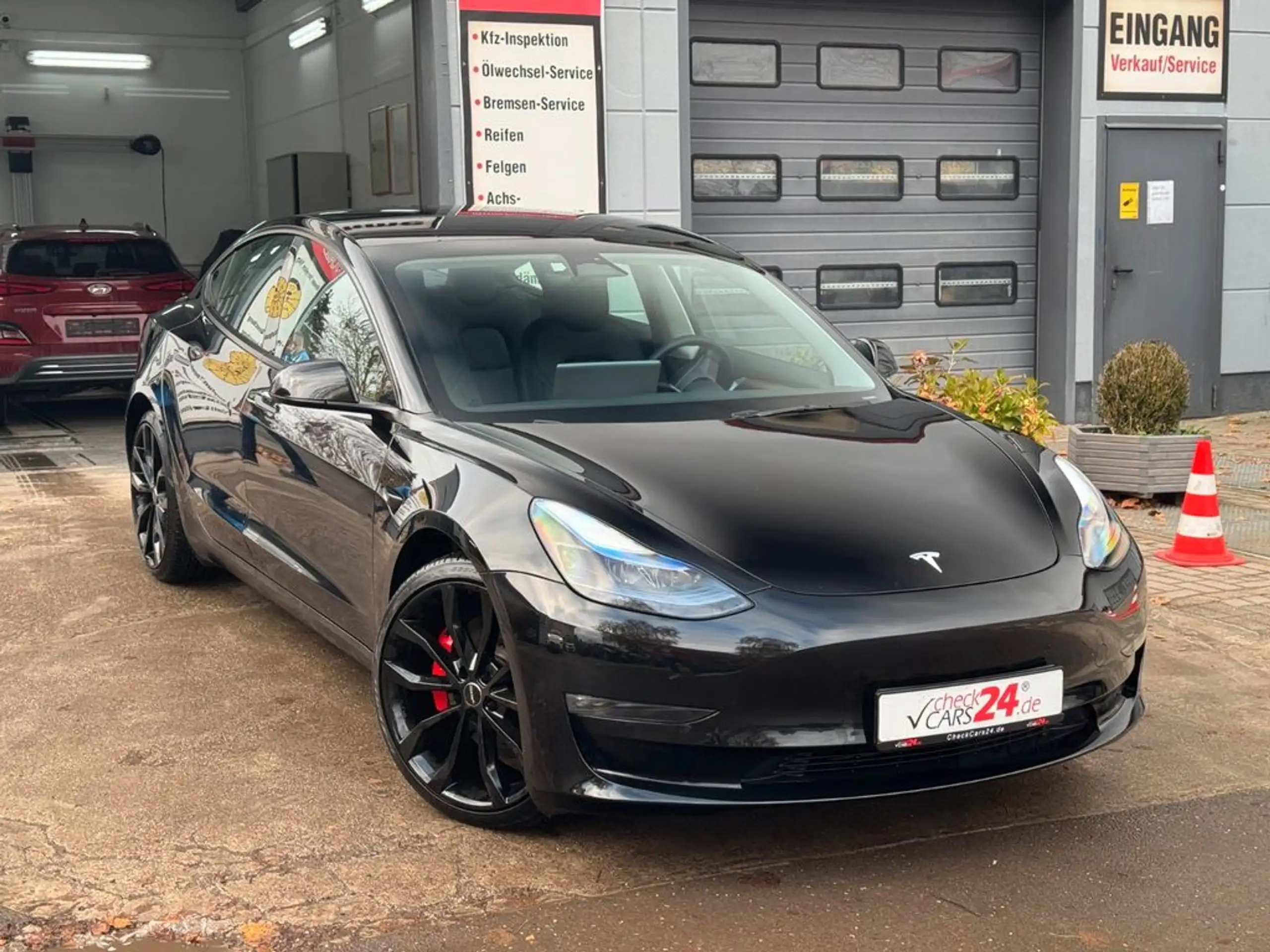 Tesla - Model 3