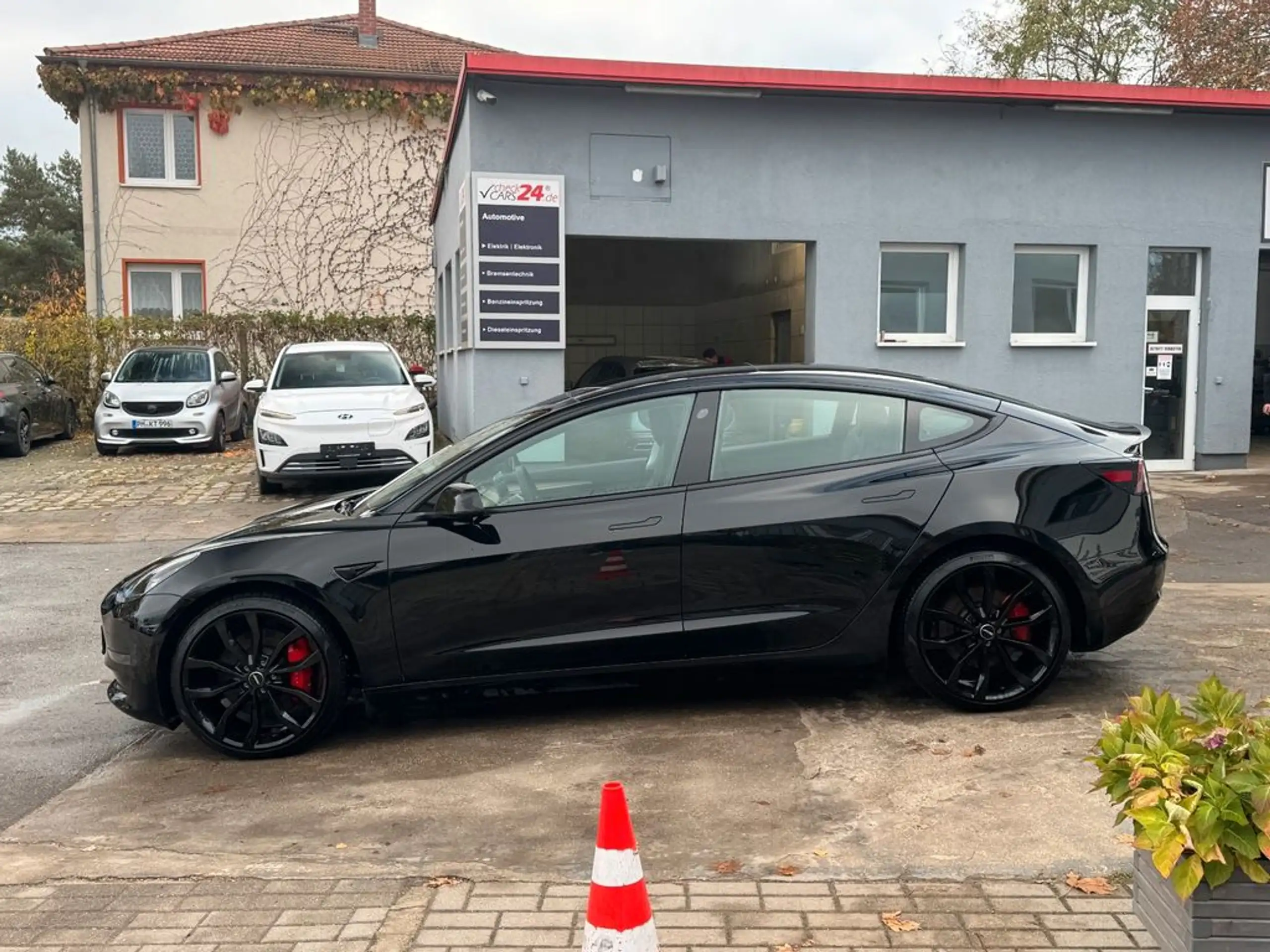 Tesla - Model 3