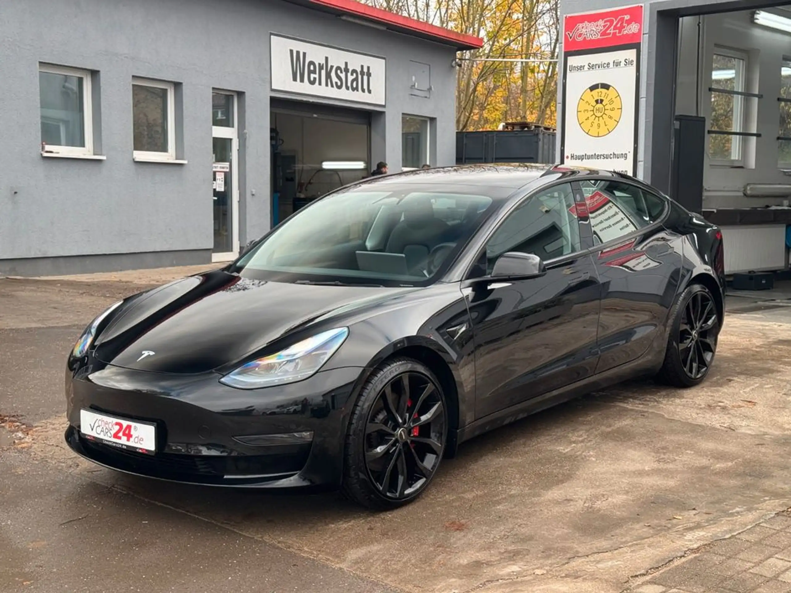 Tesla - Model 3