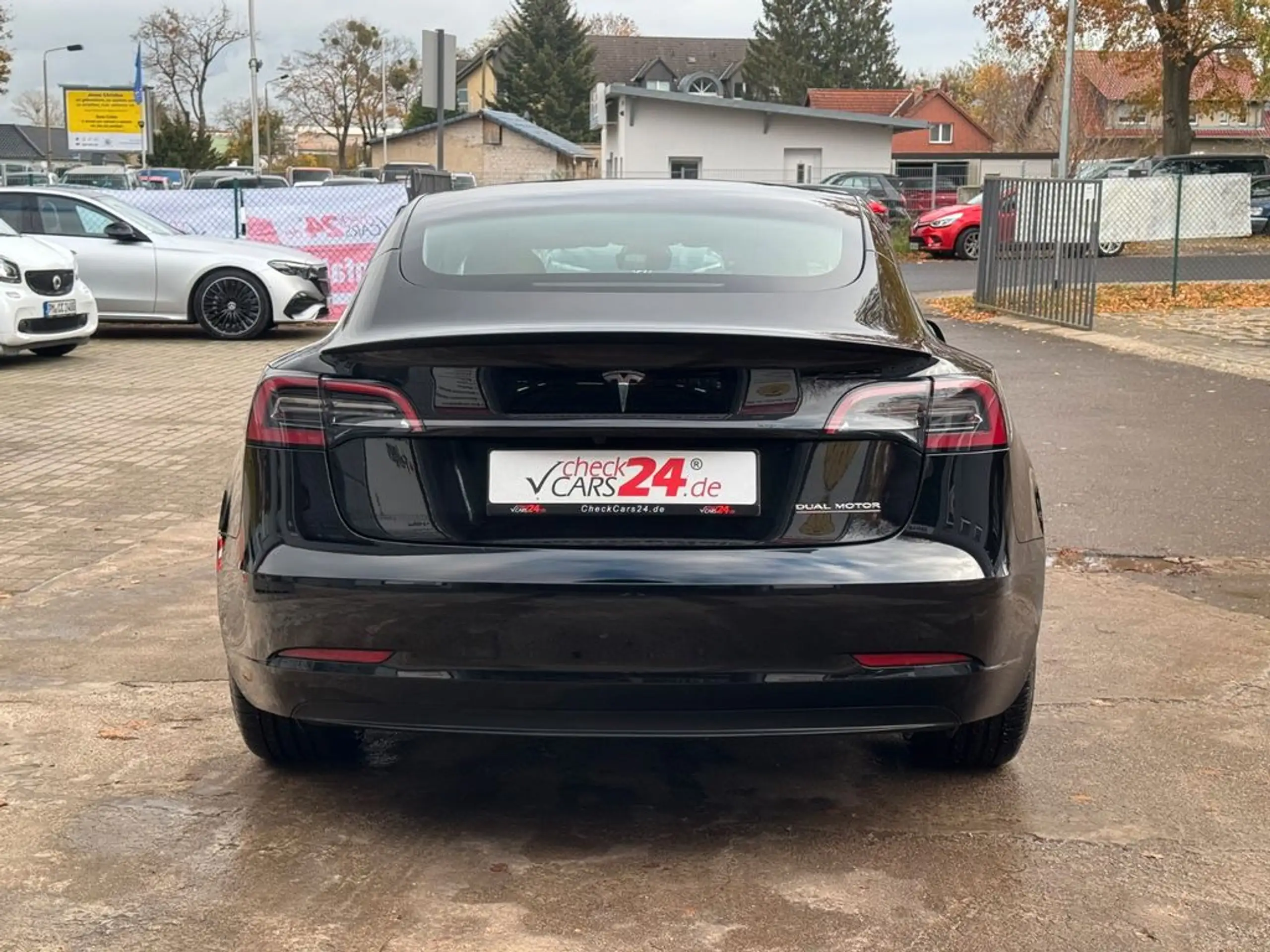 Tesla - Model 3