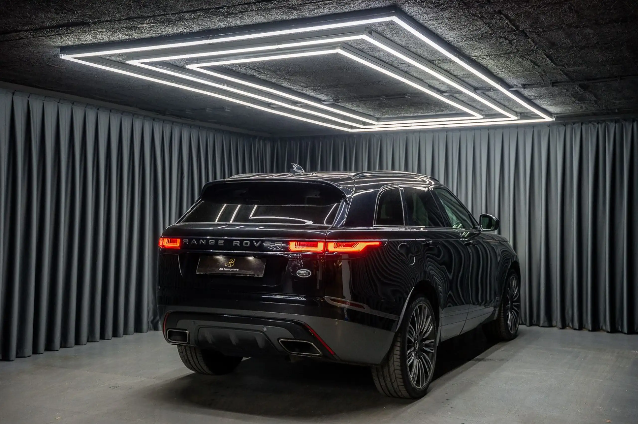 Land Rover - Range Rover Velar