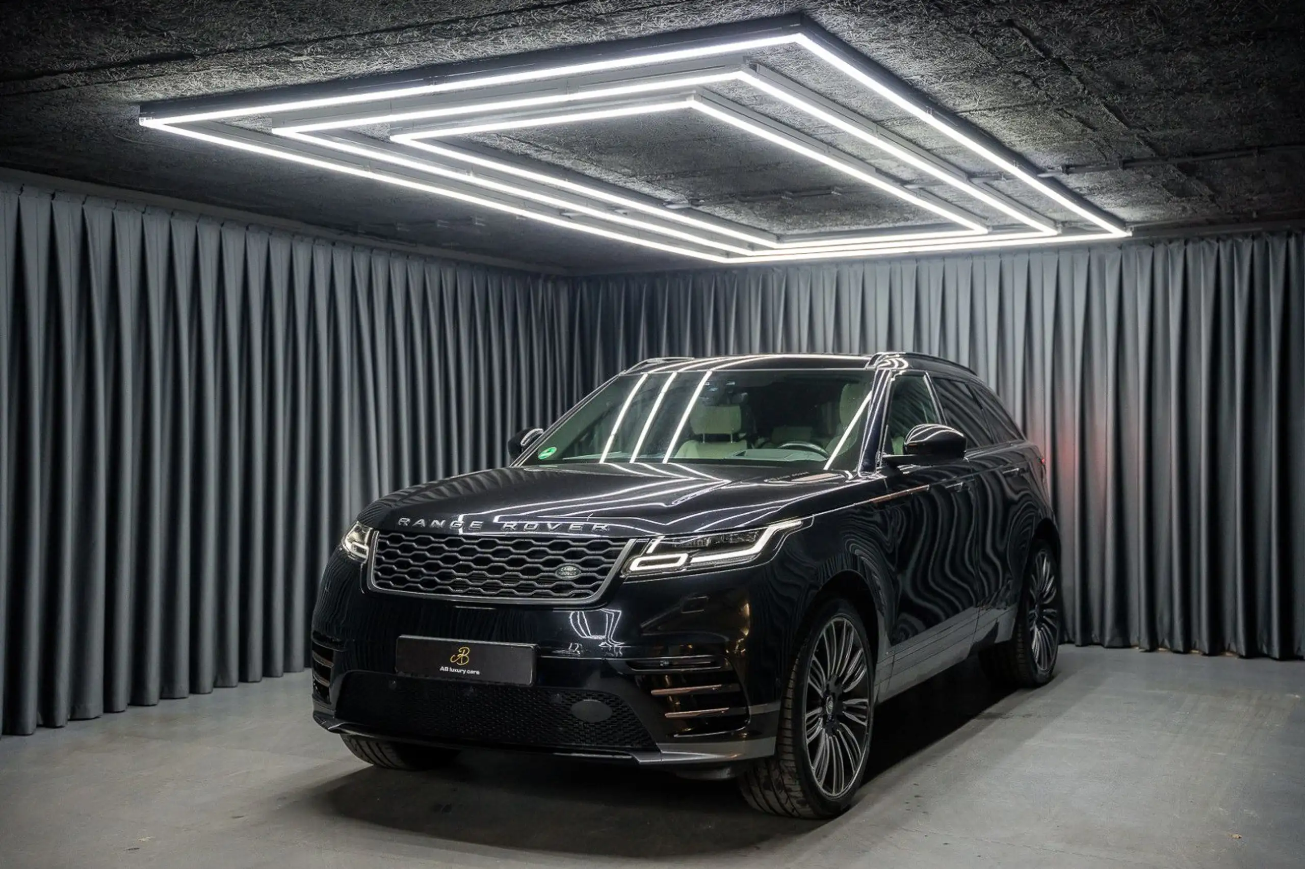 Land Rover - Range Rover Velar