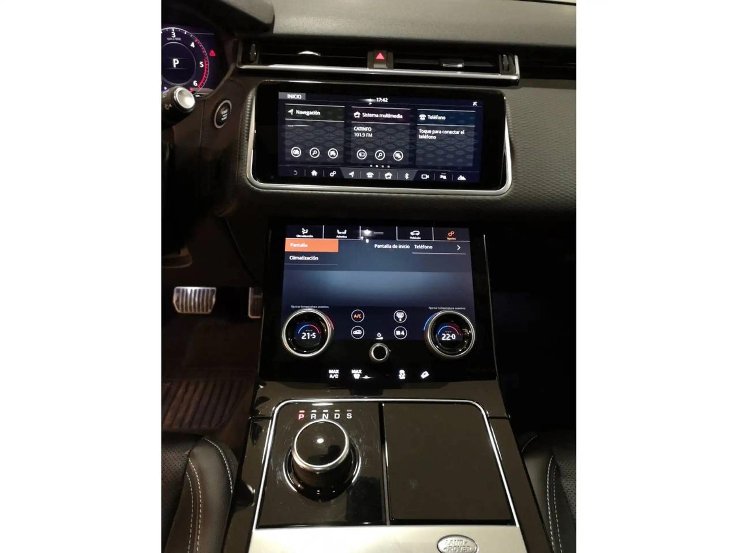 Land Rover - Range Rover Velar