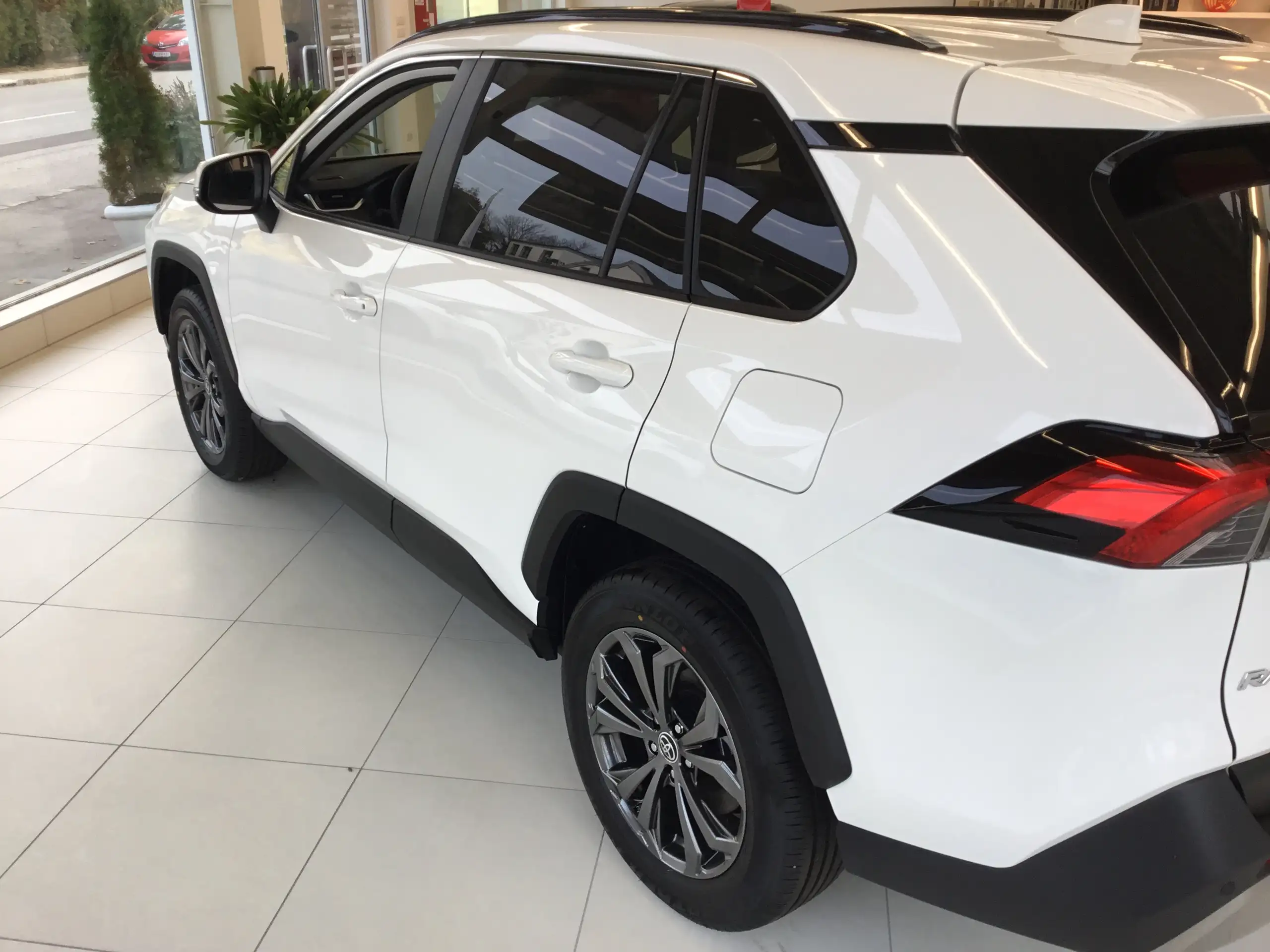 Toyota - RAV 4