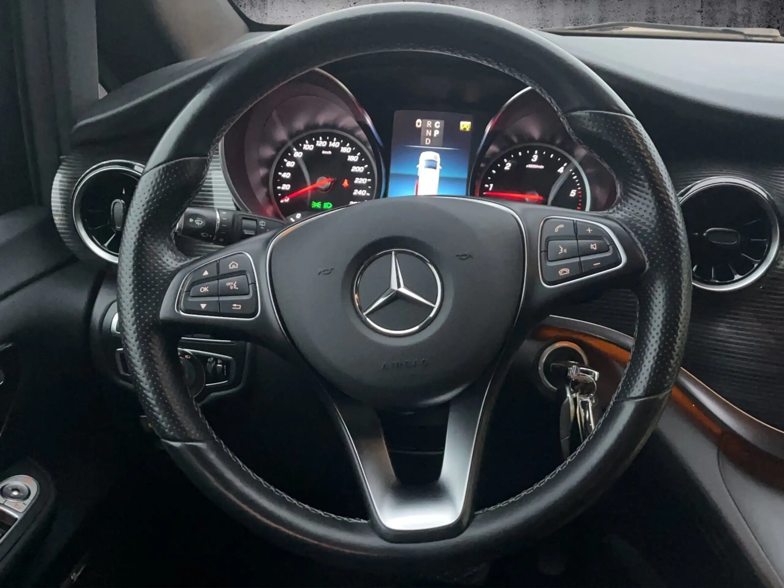 Mercedes-Benz - V 300