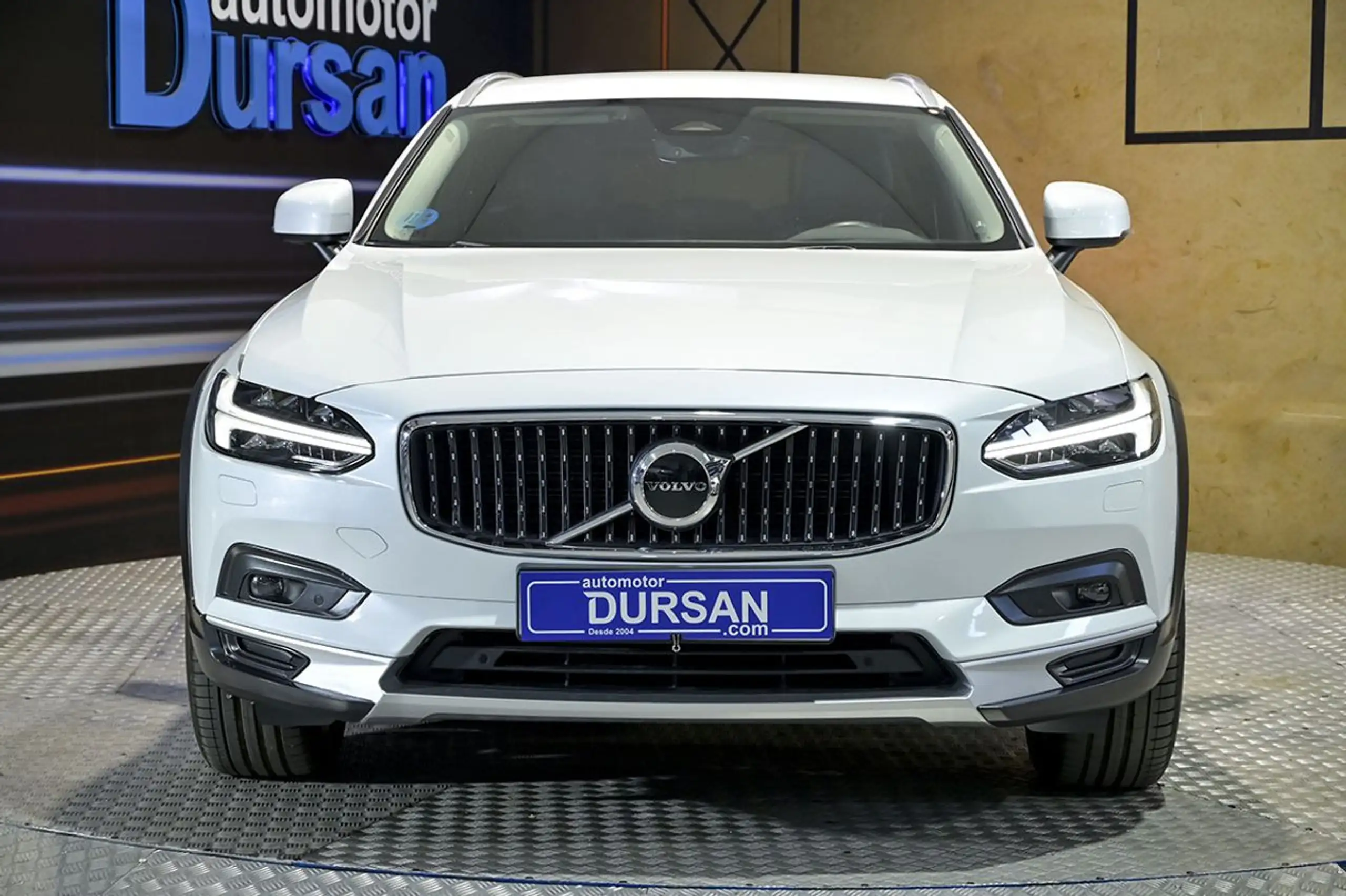 Volvo - V90 Cross Country