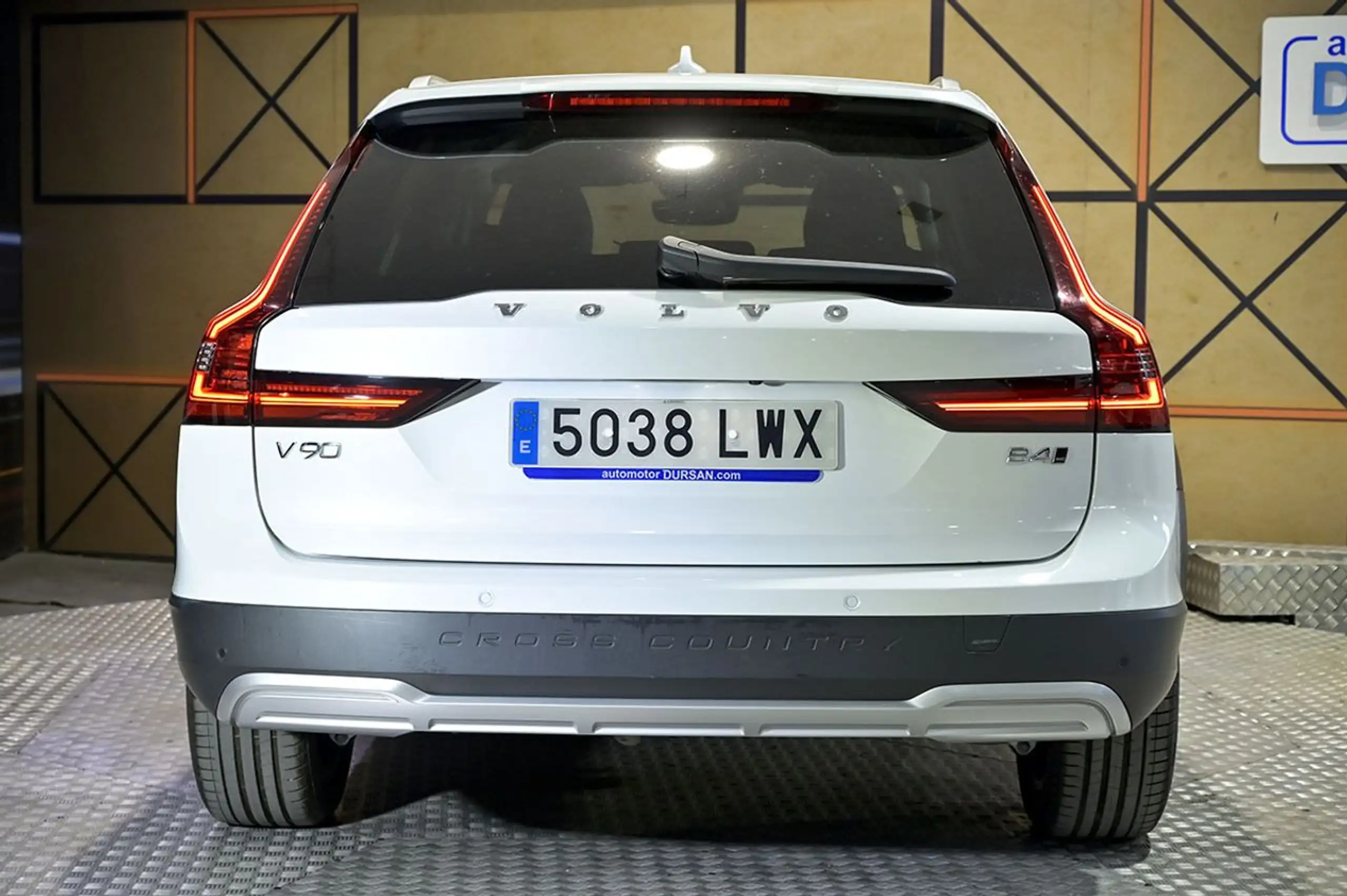 Volvo - V90 Cross Country