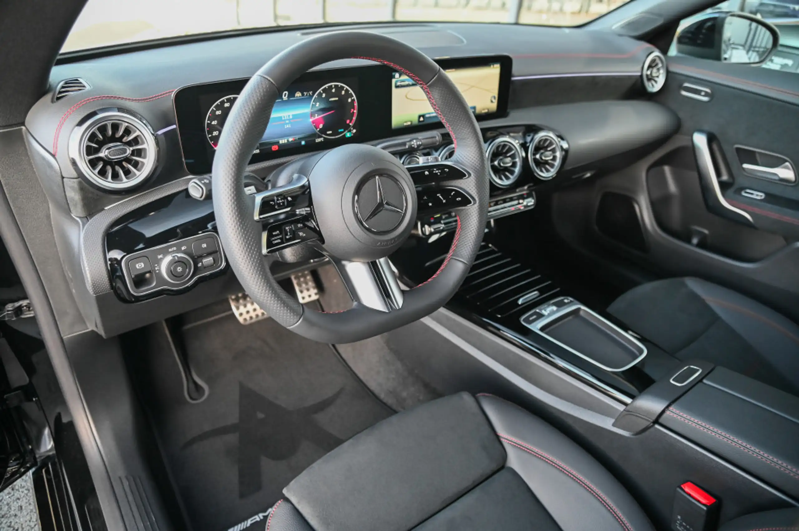 Mercedes-Benz - CLA 200