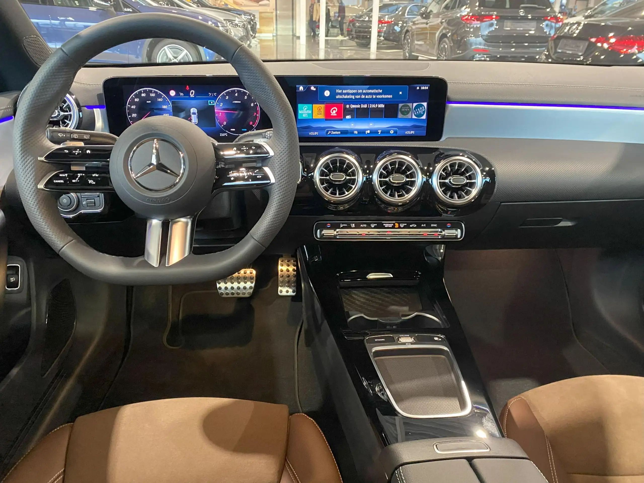 Mercedes-Benz - CLA 200