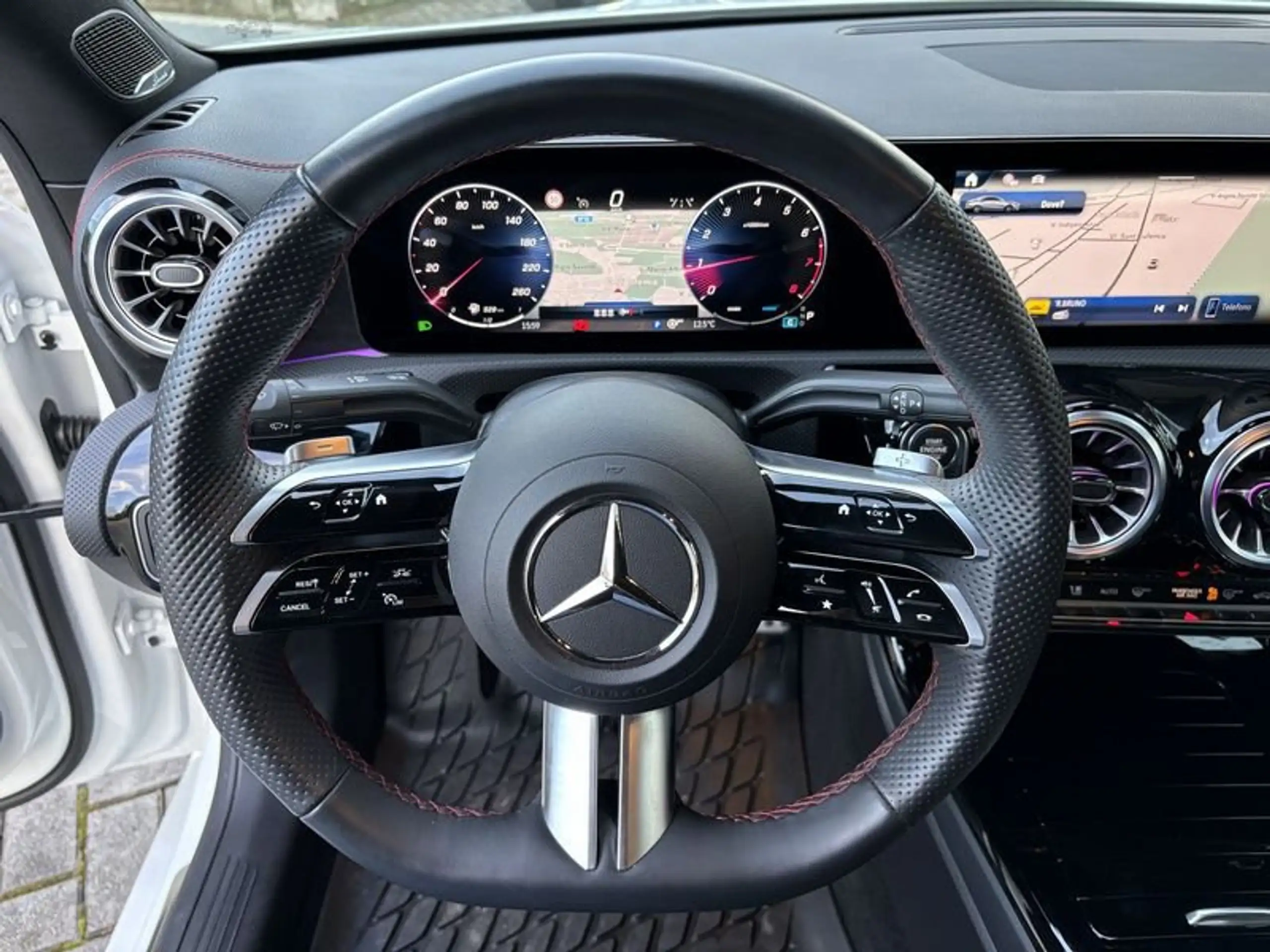 Mercedes-Benz - CLA 200