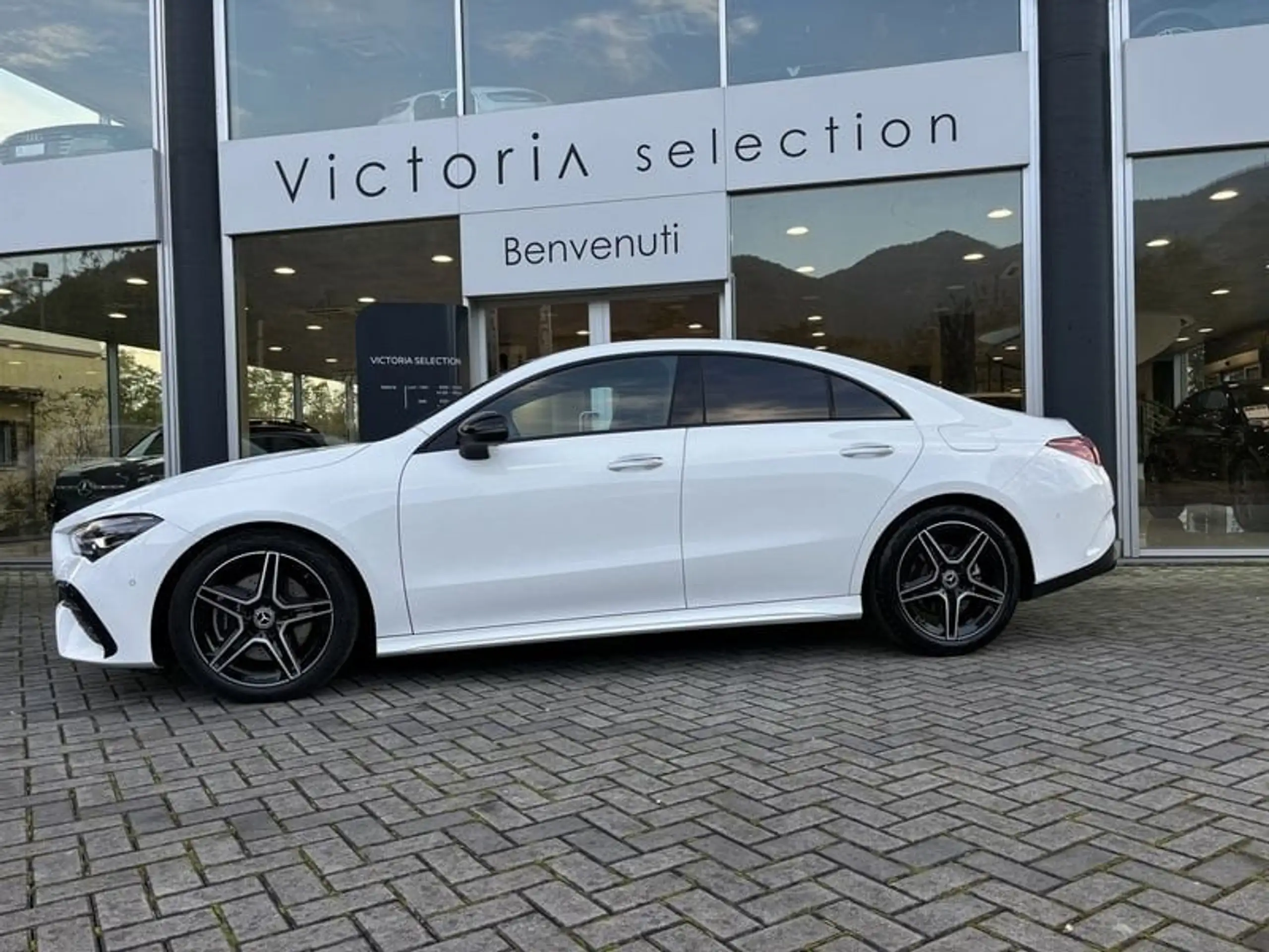 Mercedes-Benz - CLA 200