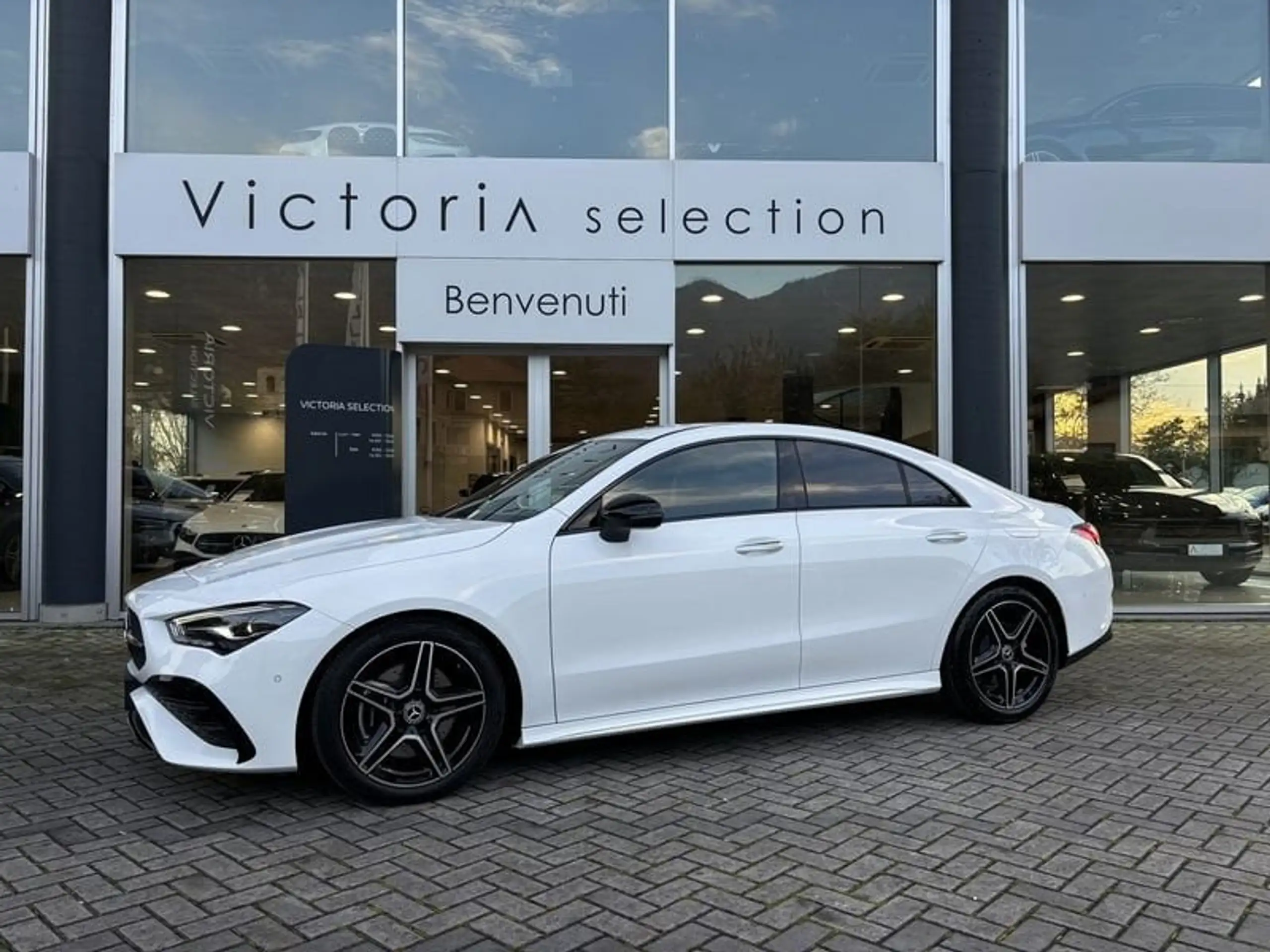 Mercedes-Benz - CLA 200