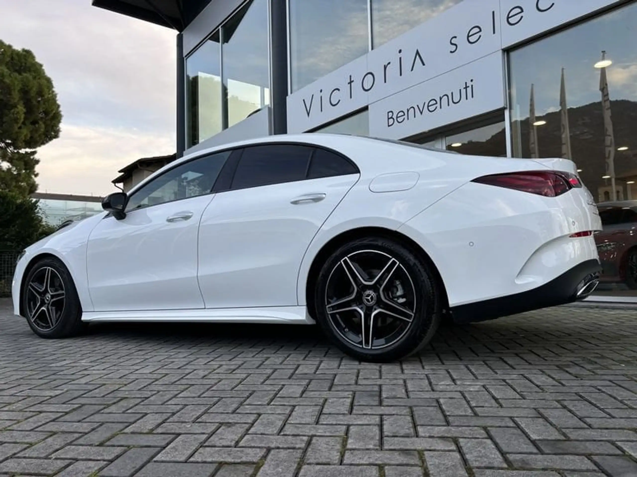 Mercedes-Benz - CLA 200