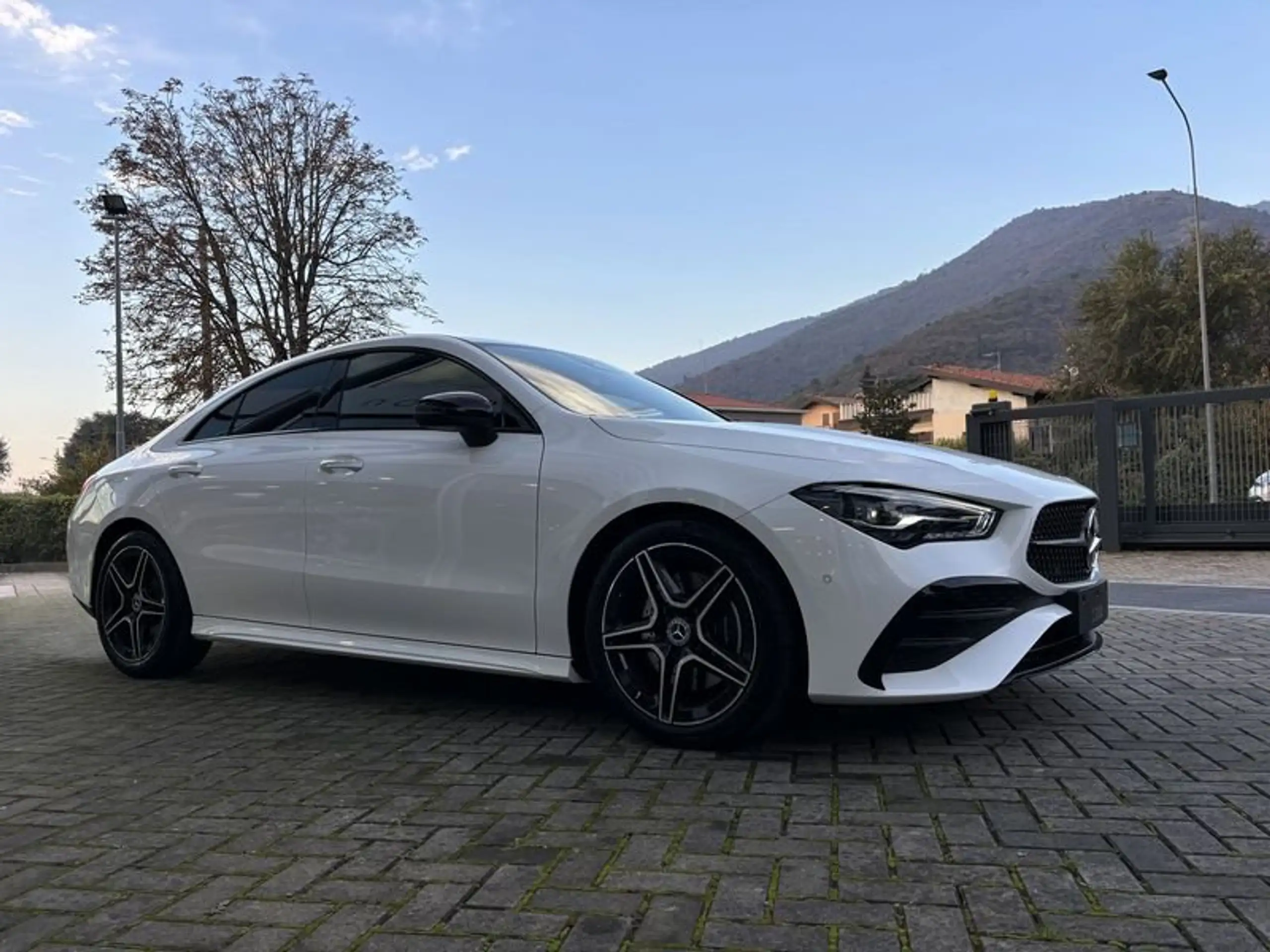 Mercedes-Benz - CLA 200