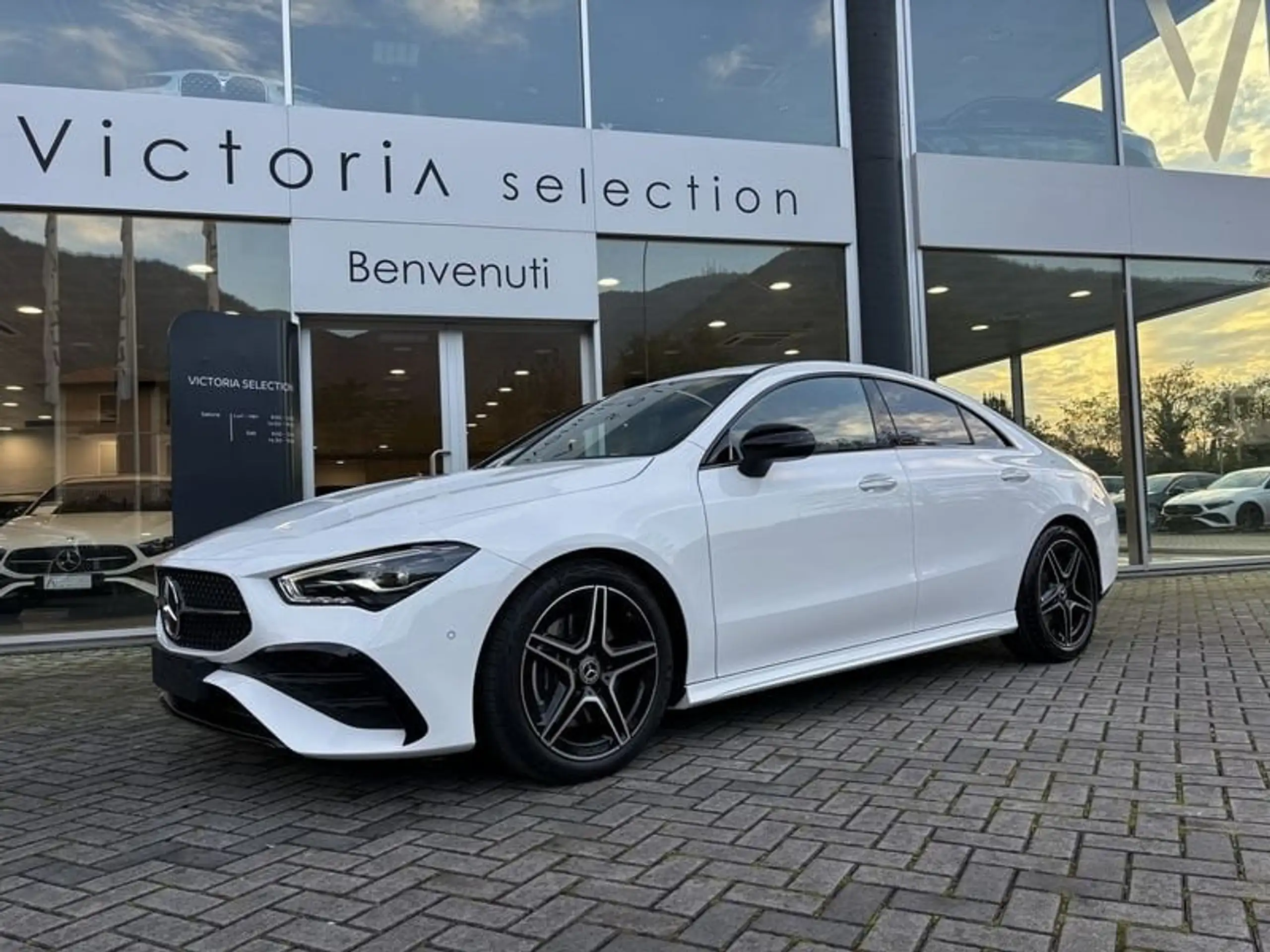 Mercedes-Benz - CLA 200