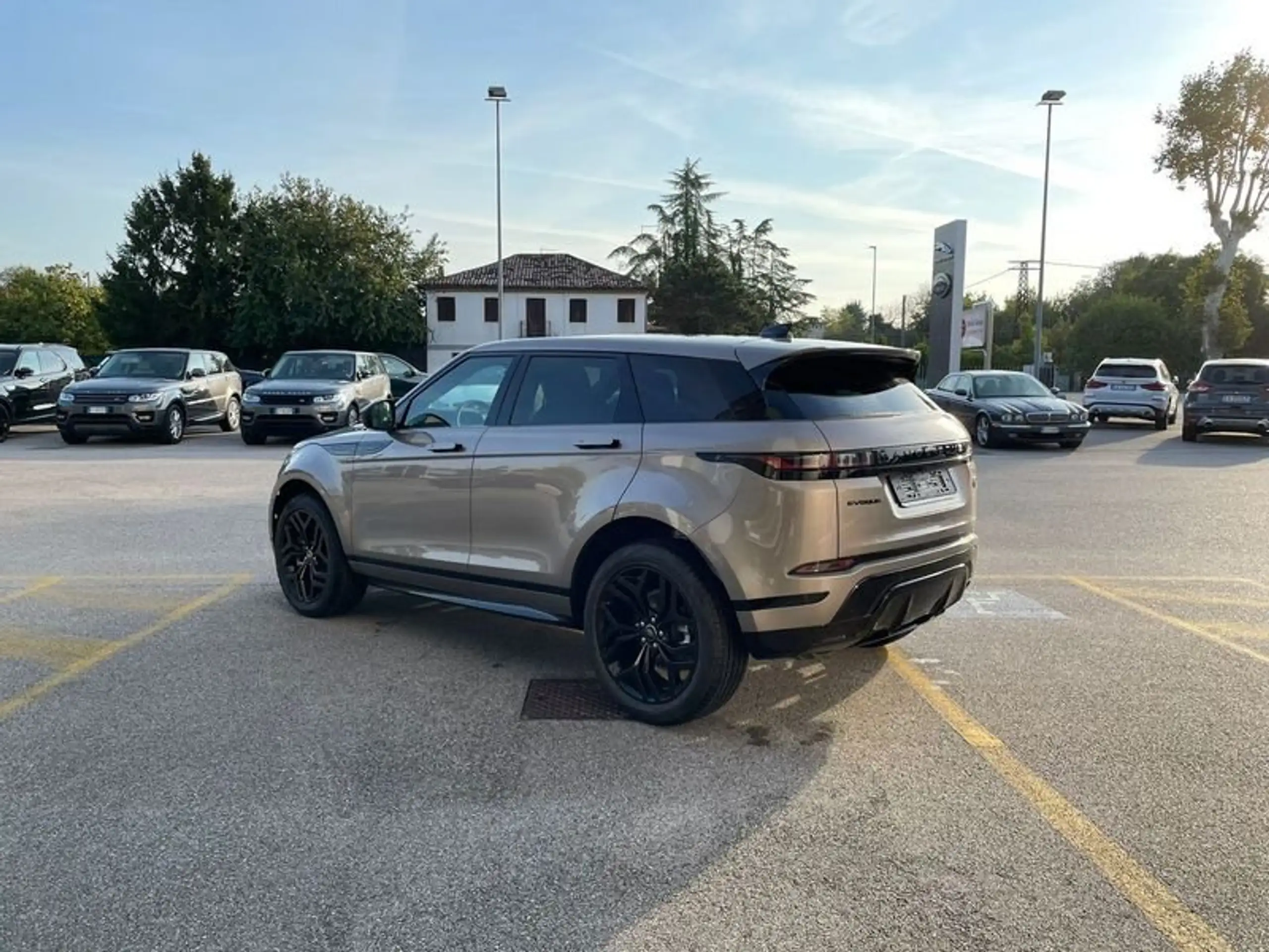 Land Rover - Range Rover Evoque