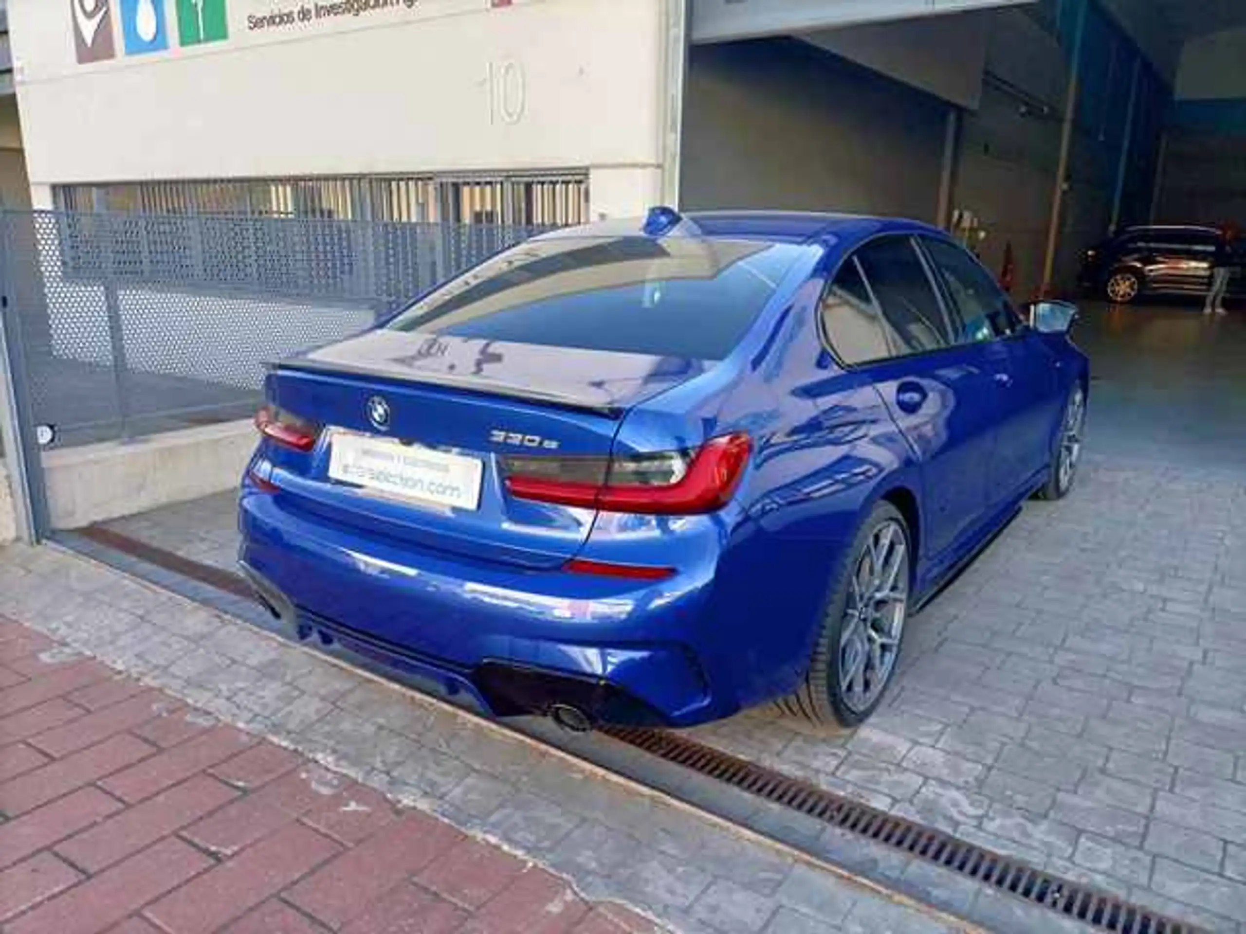 BMW - 330