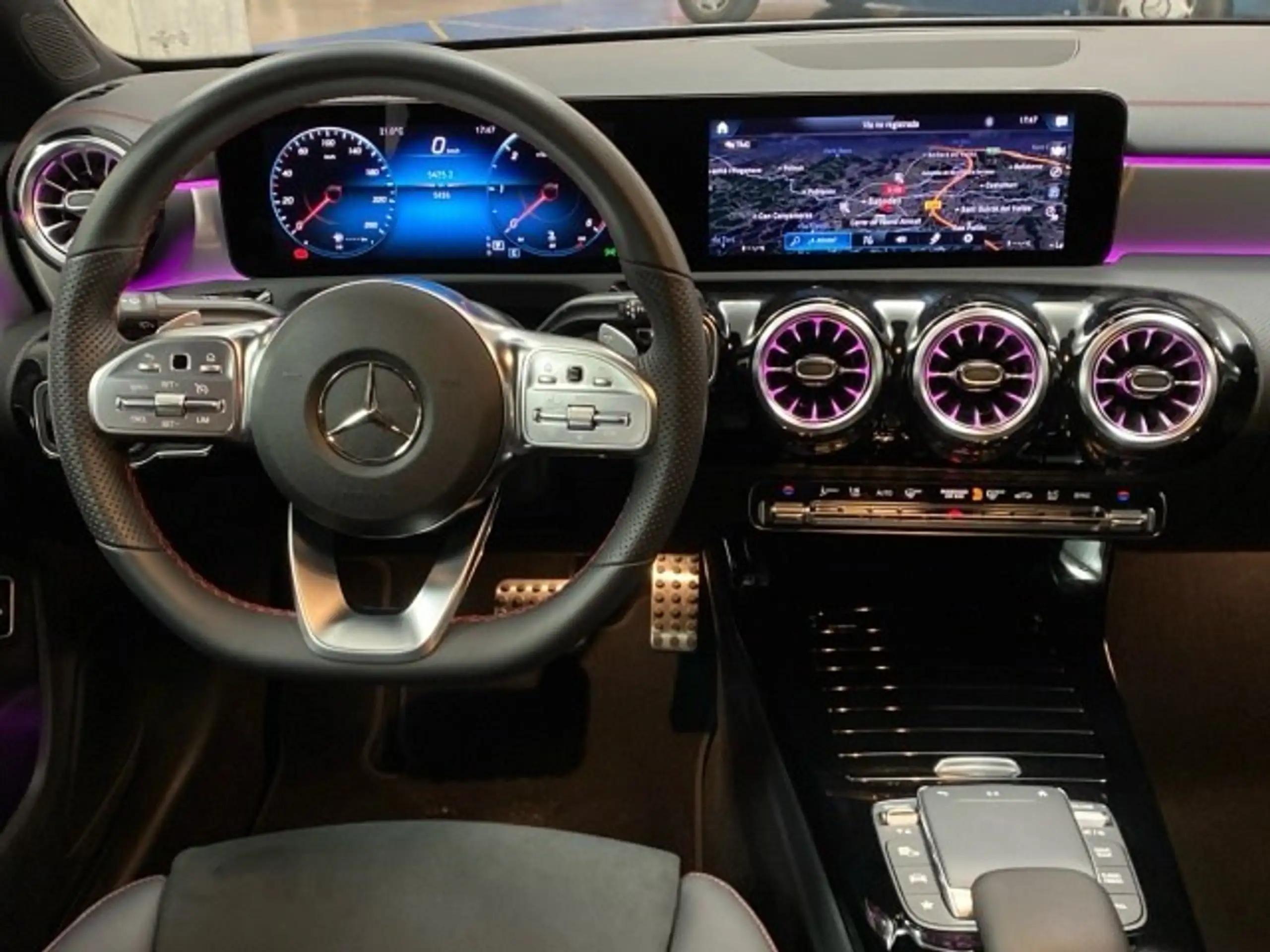 Mercedes-Benz - CLA 200