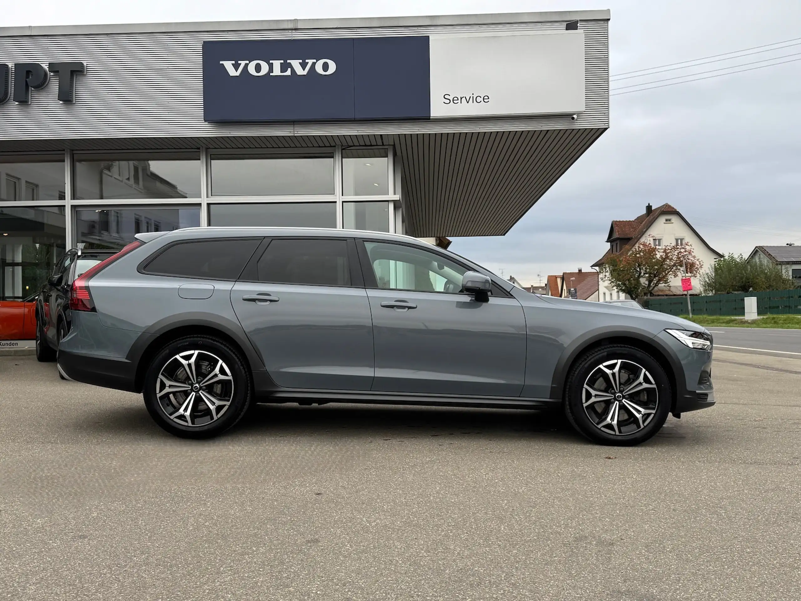 Volvo - V90 Cross Country