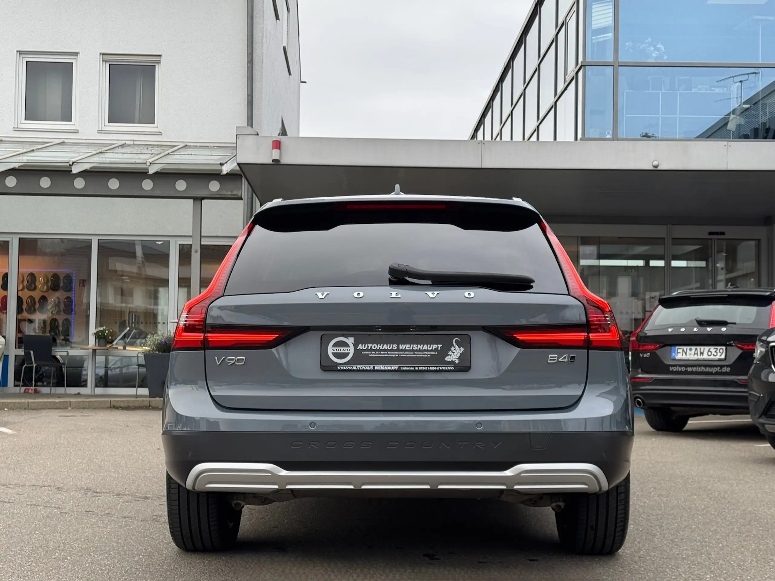 Volvo - V90 Cross Country