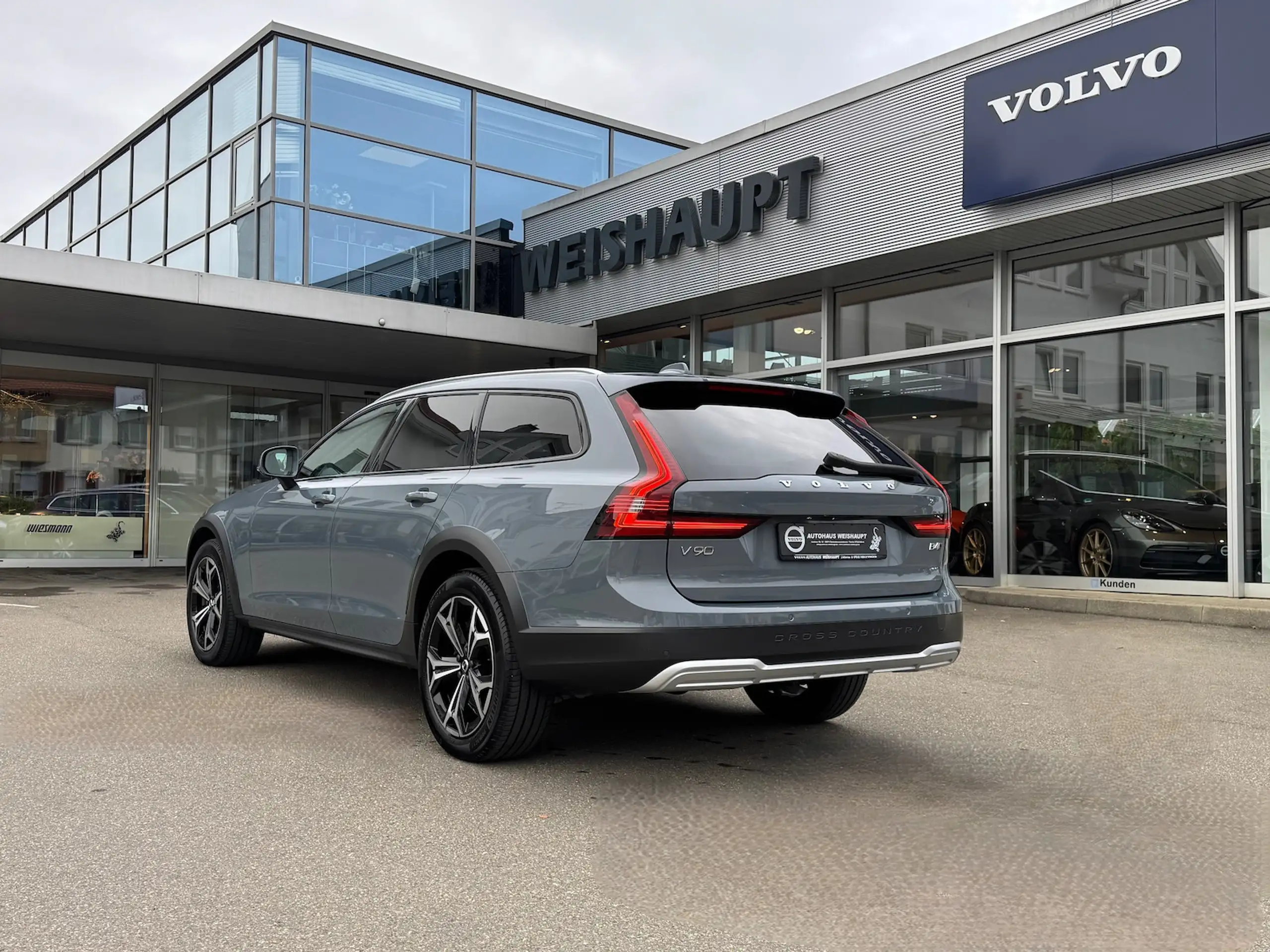 Volvo - V90 Cross Country