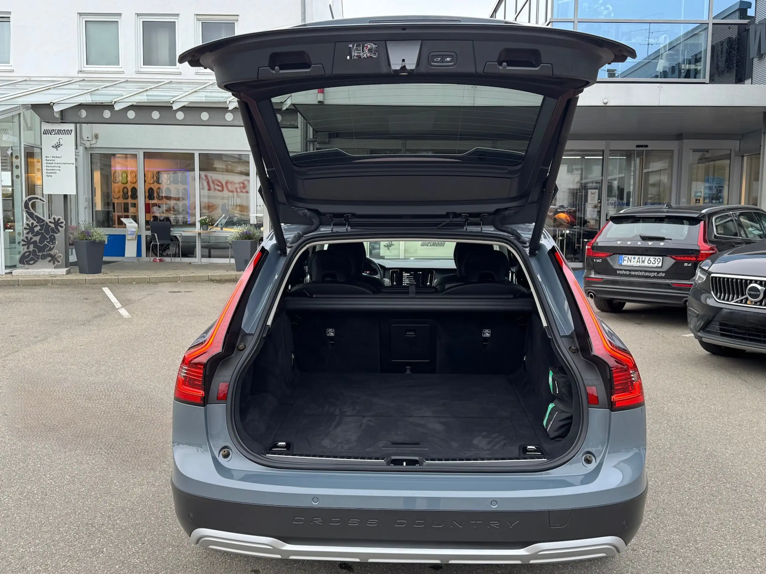 Volvo - V90 Cross Country