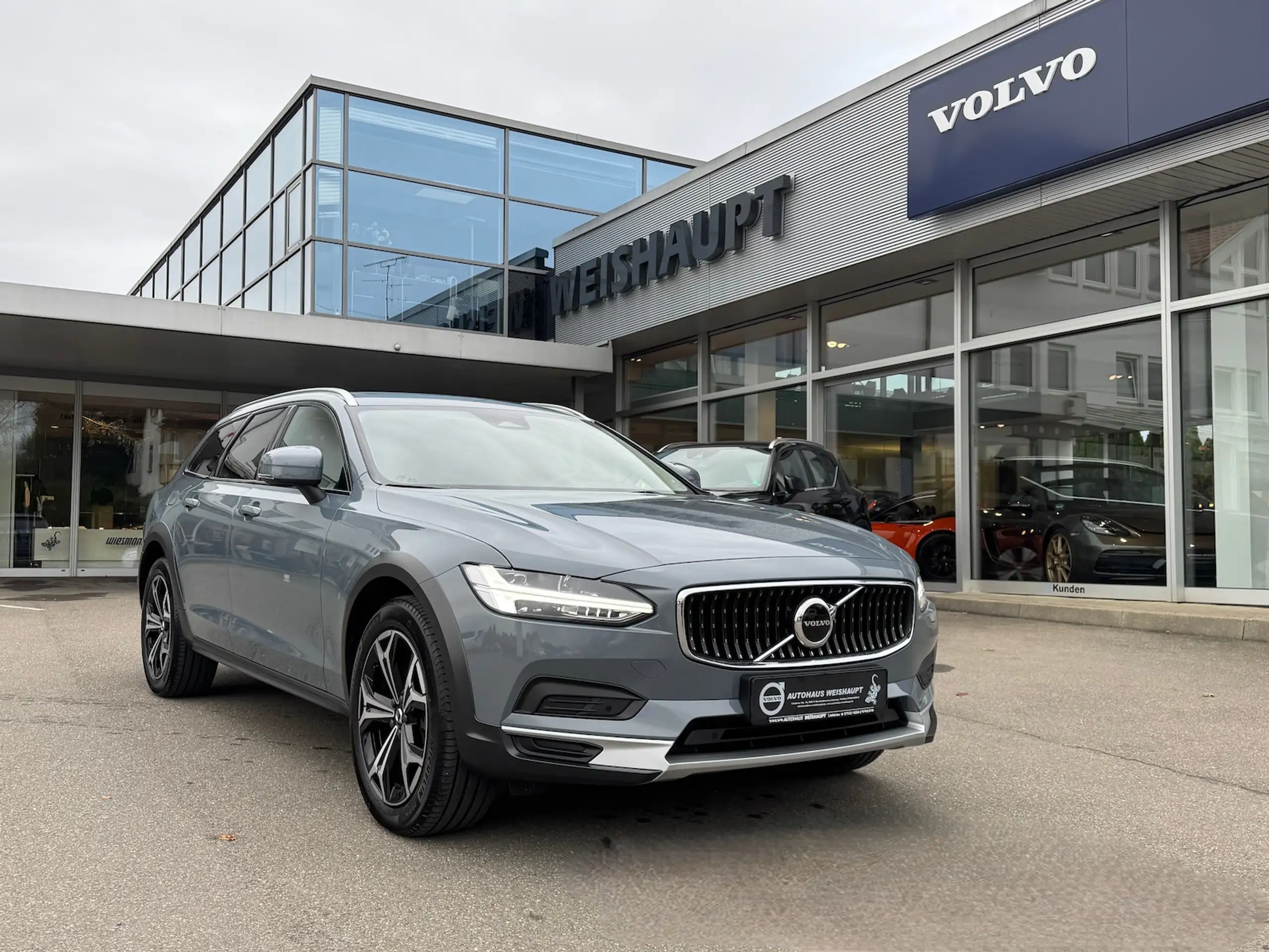 Volvo - V90 Cross Country