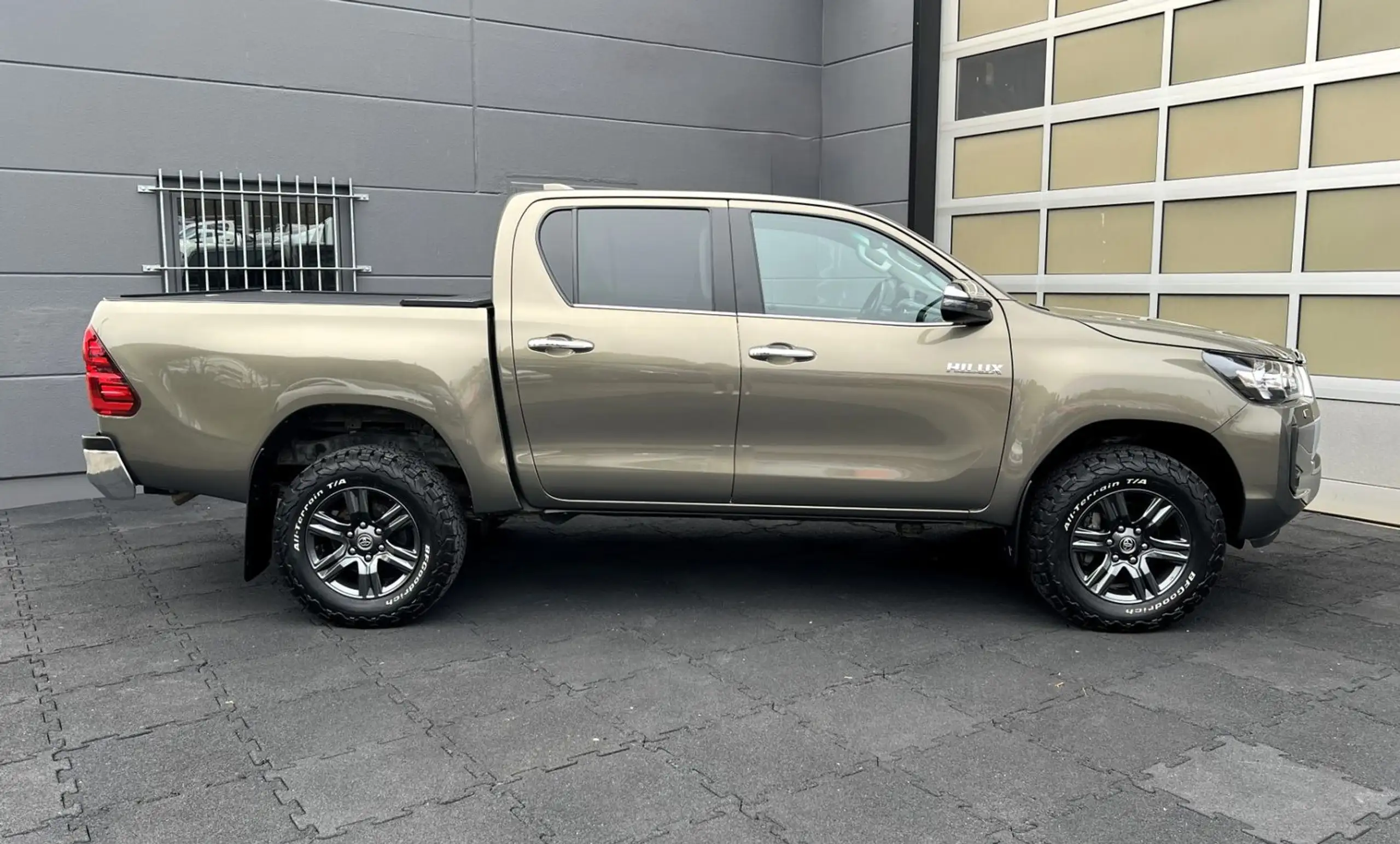 Toyota - Hilux