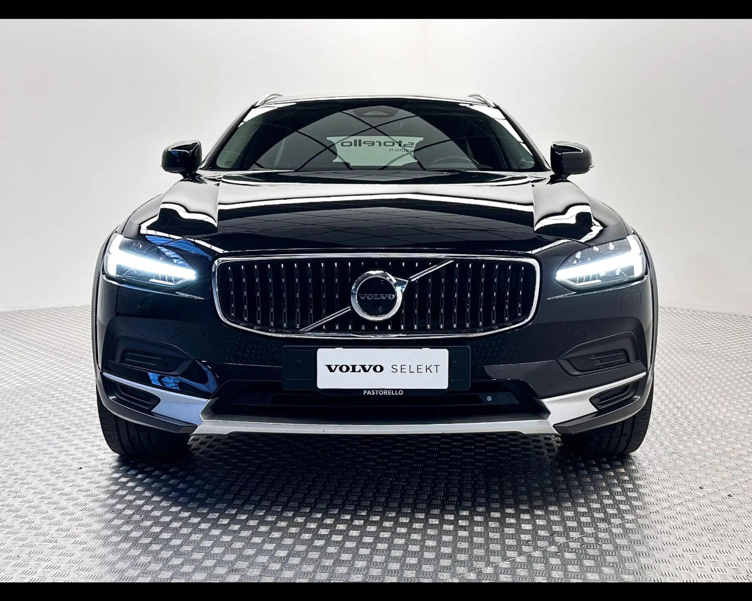 Volvo - V90 Cross Country