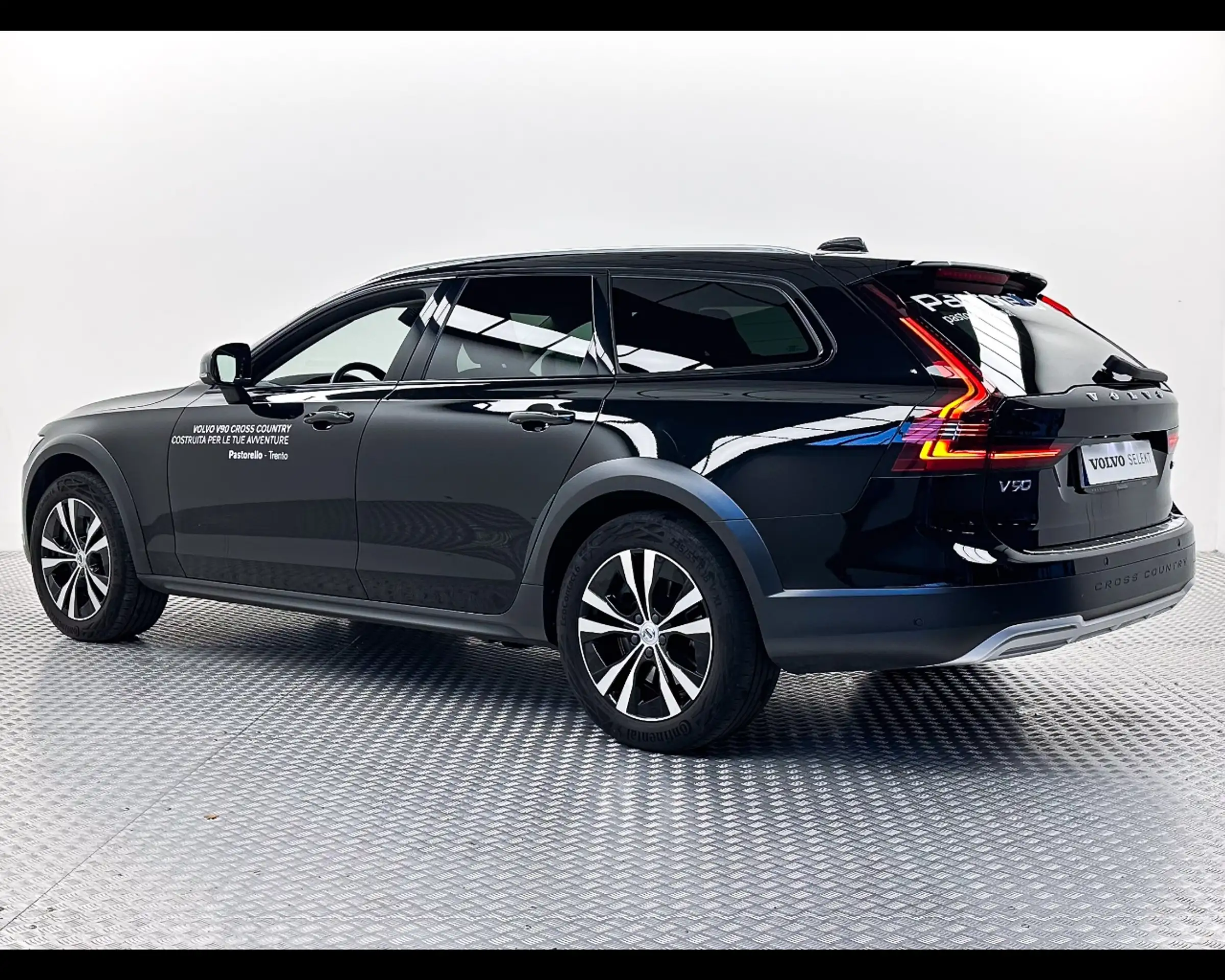 Volvo - V90 Cross Country