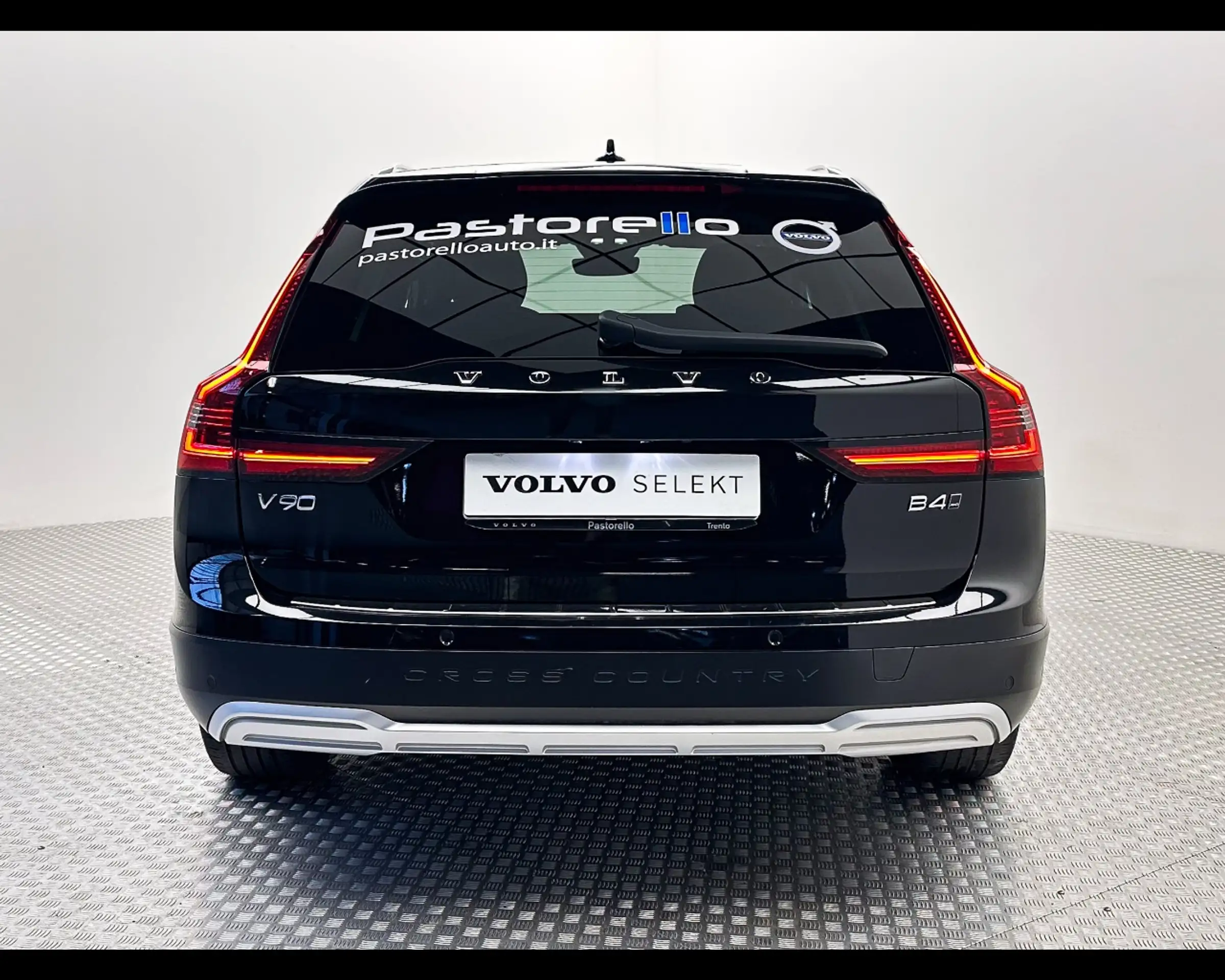 Volvo - V90 Cross Country